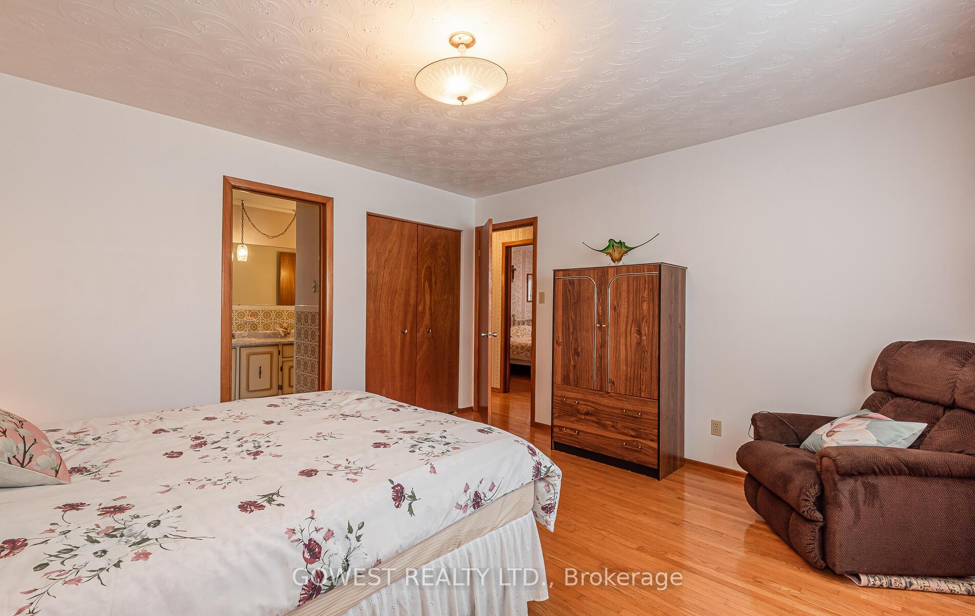 Photo 16 of 19 Village Drive, Hamilton, Kentley — HOMEH