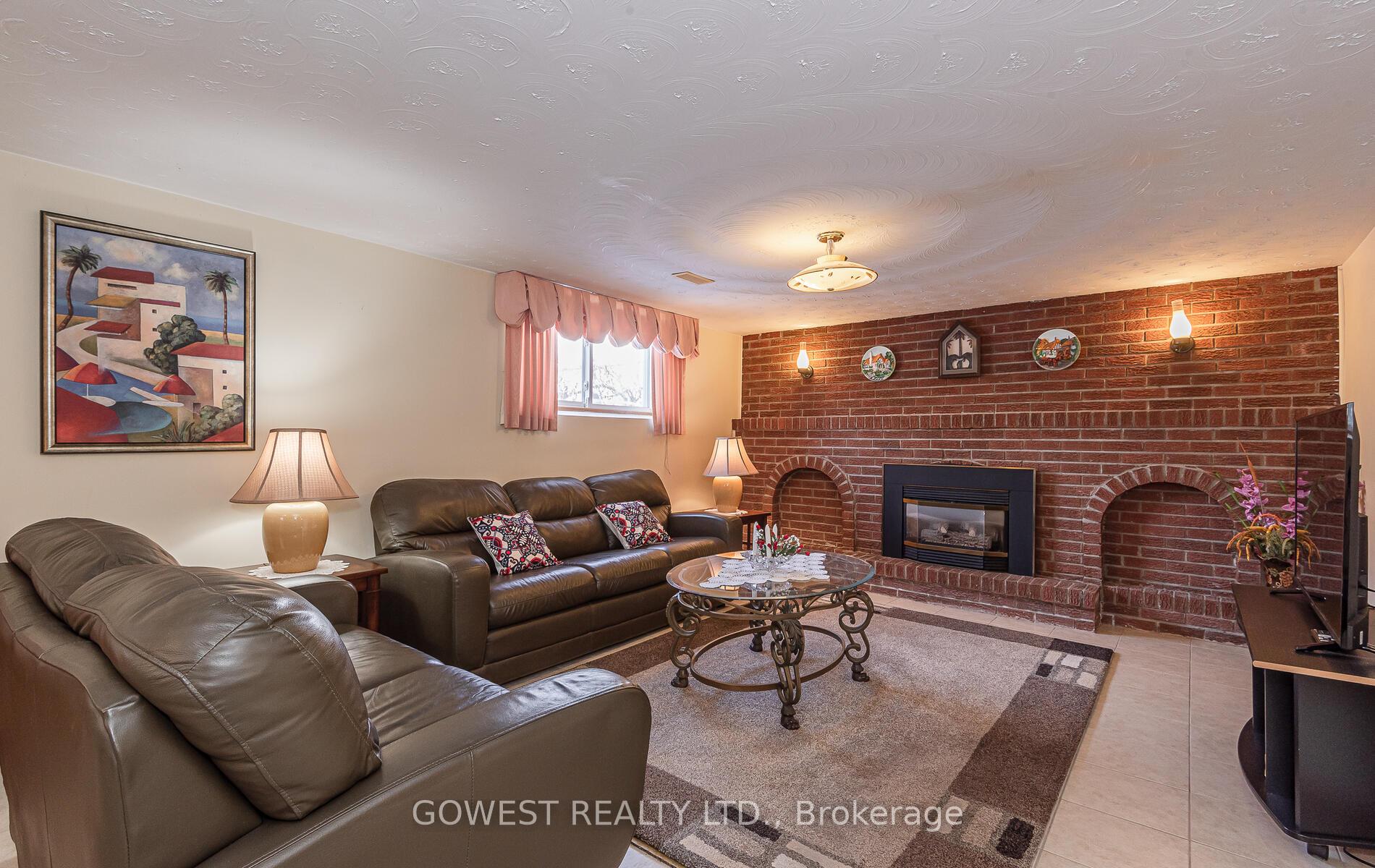Photo 53 of 19 Village Drive, Hamilton, Kentley — HOMEH