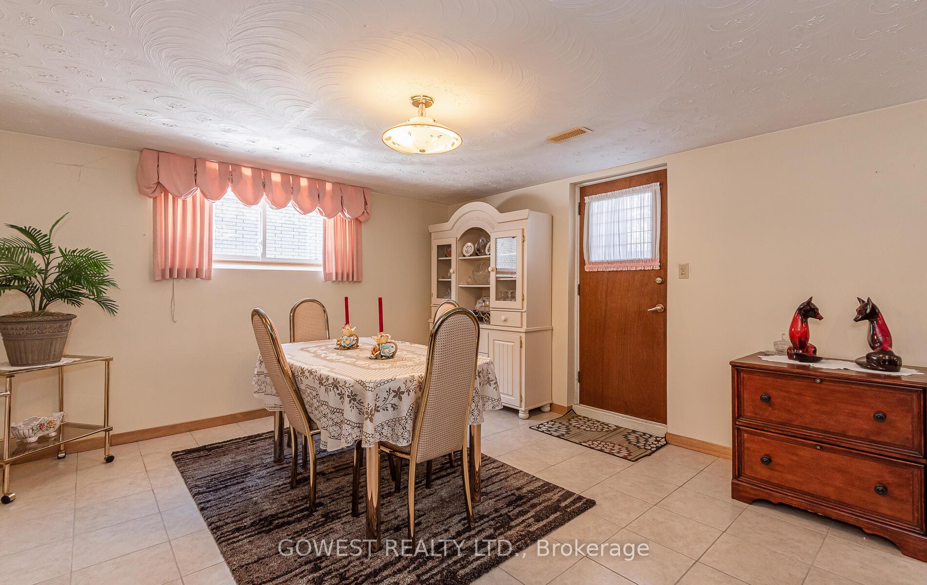 Photo 55 of 19 Village Drive, Hamilton, Kentley — HOMEH