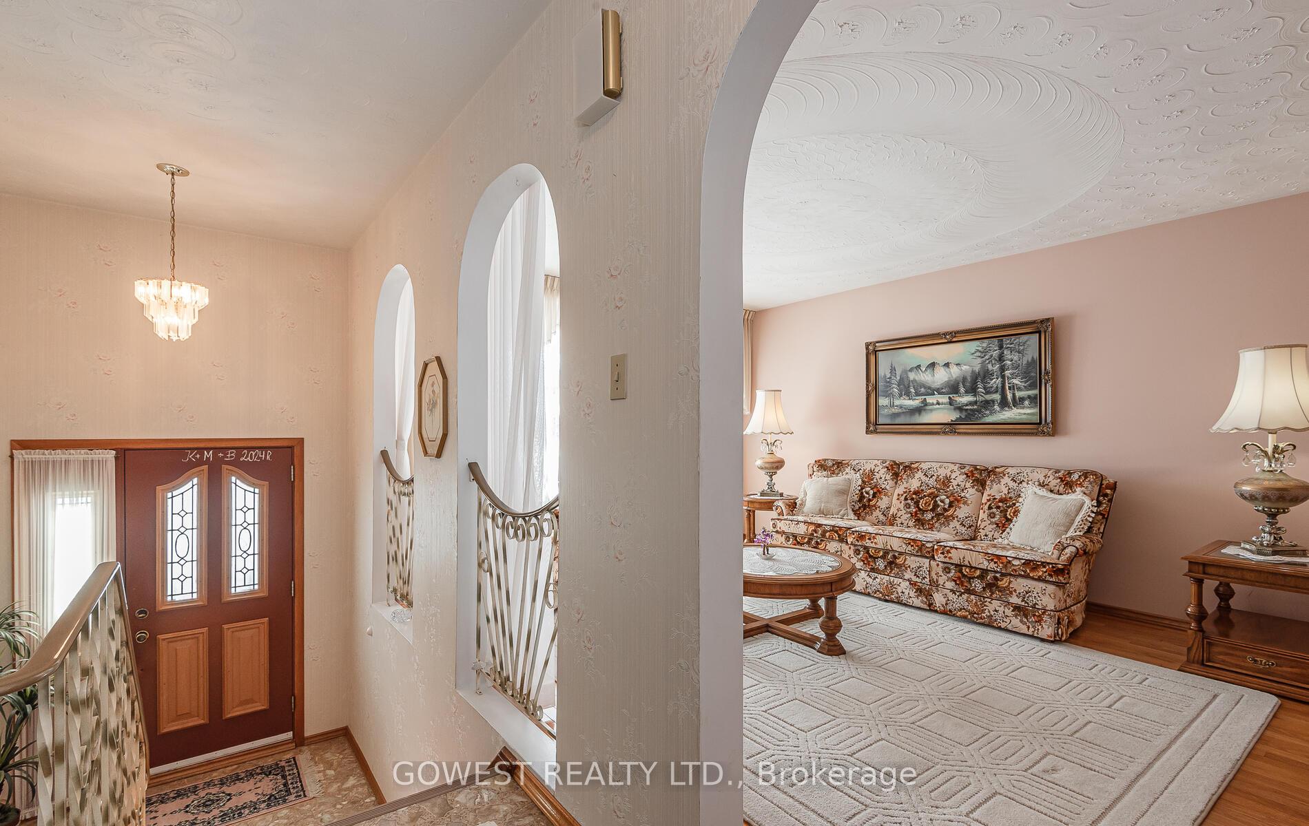 Photo 27 of 19 Village Drive, Hamilton, Kentley — HOMEH