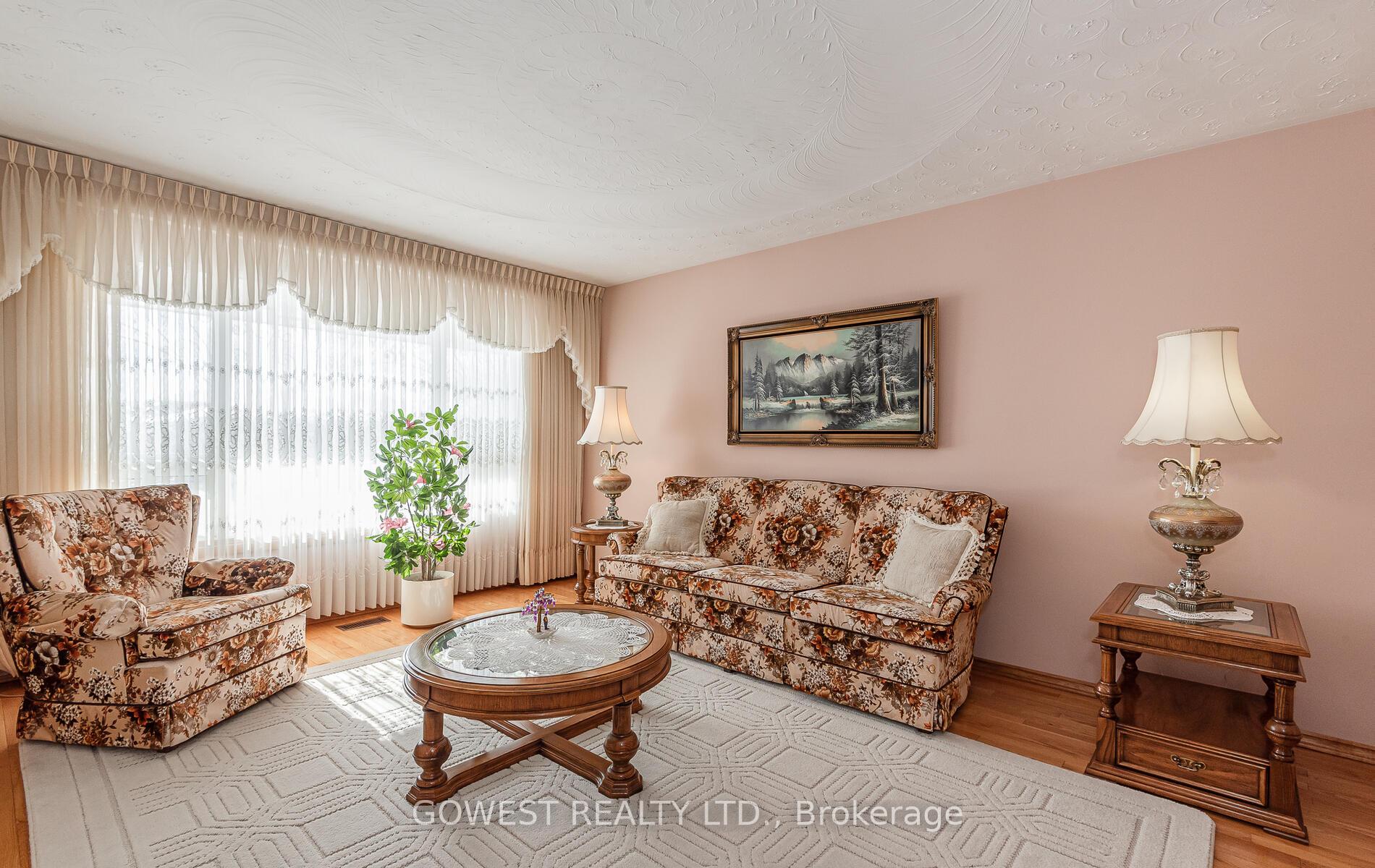 Photo 28 of 19 Village Drive, Hamilton, Kentley — HOMEH