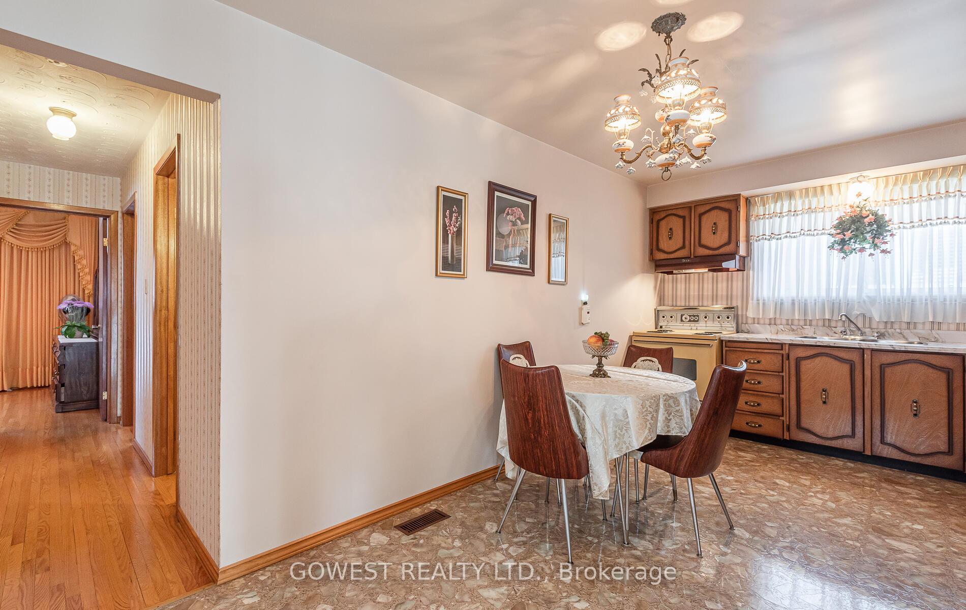 Photo 33 of 19 Village Drive, Hamilton, Kentley — HOMEH