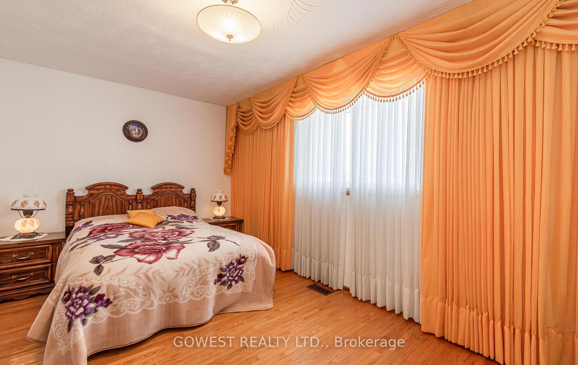 Photo 38 of 19 Village Drive, Hamilton, Kentley — HOMEH