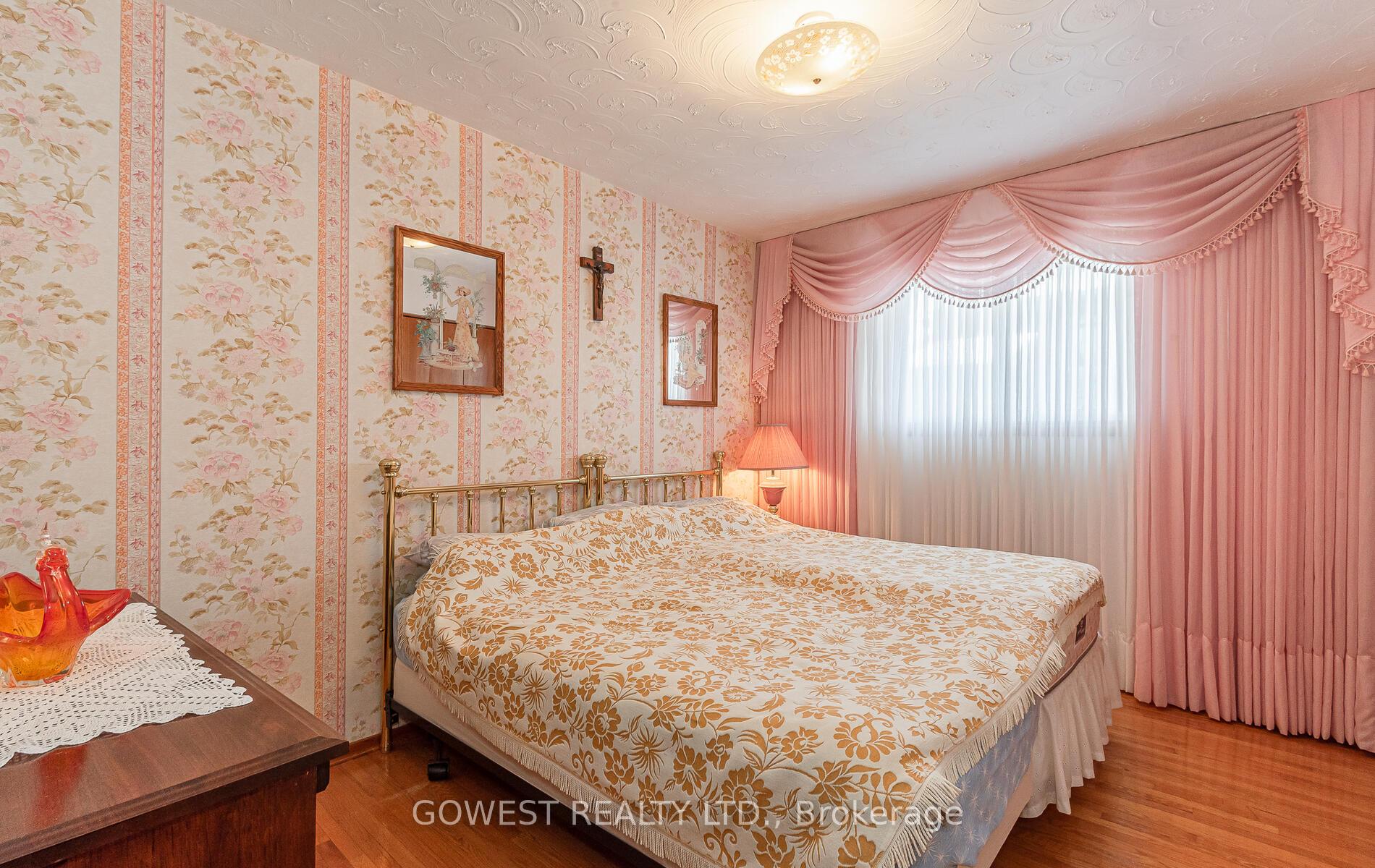 Photo 40 of 19 Village Drive, Hamilton, Kentley — HOMEH