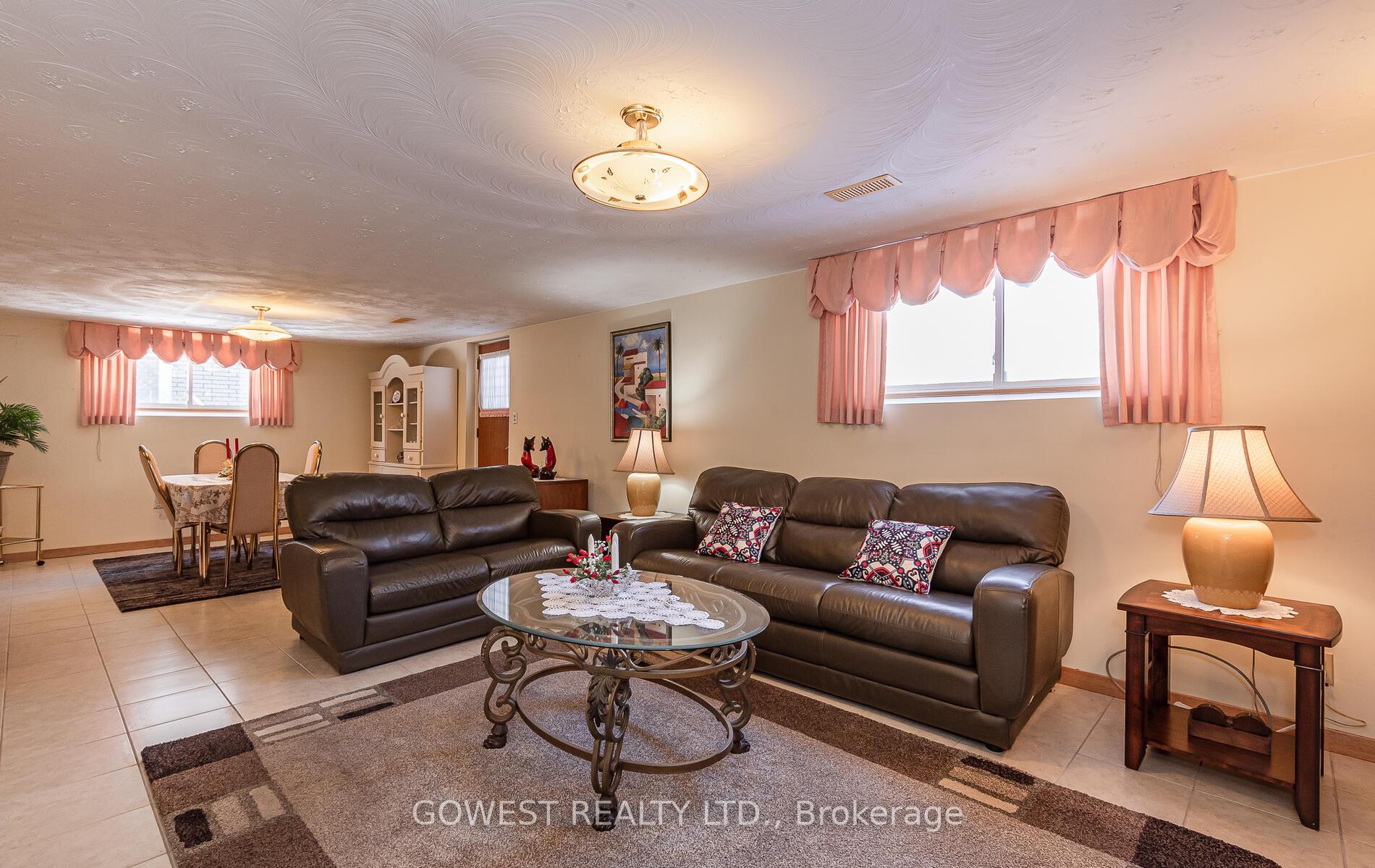 Photo 44 of 19 Village Drive, Hamilton, Kentley — HOMEH