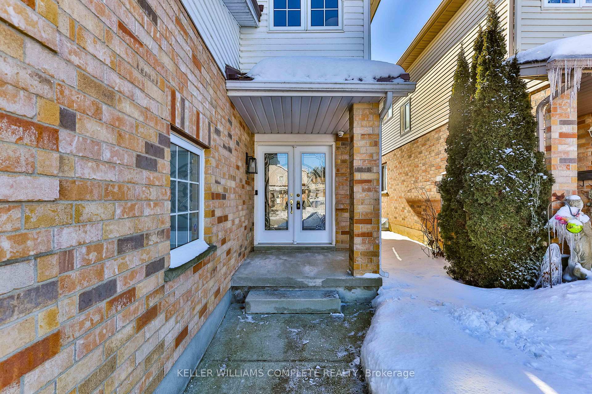 Photo 4 of 117 Wilderness Drive, Kitchener — HOMEH