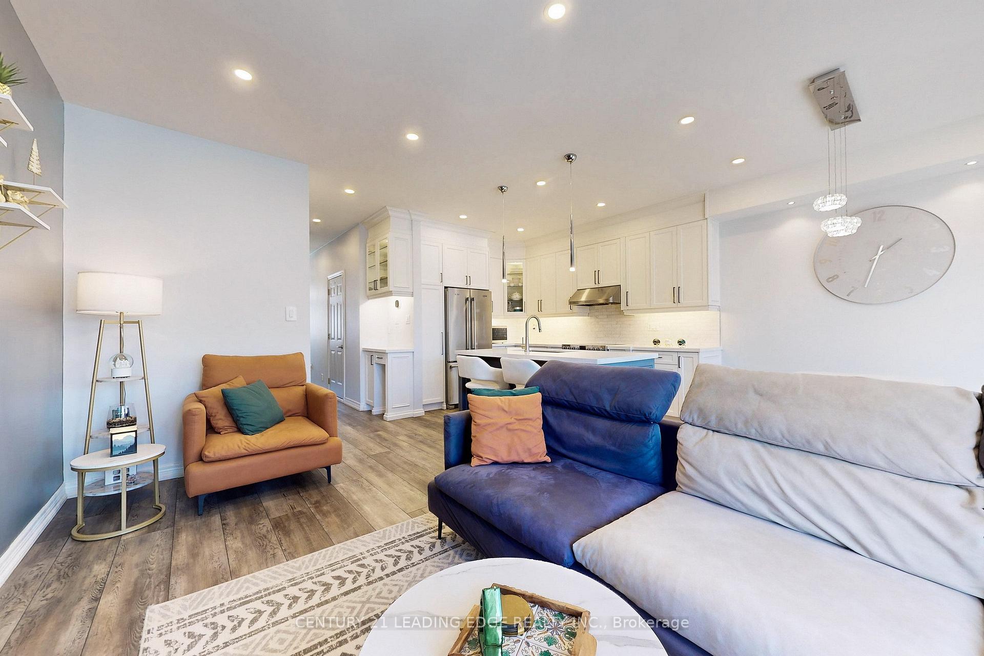 Photo 7 of 22 Arco Circle, Vaughan, Maple — HOMEH
