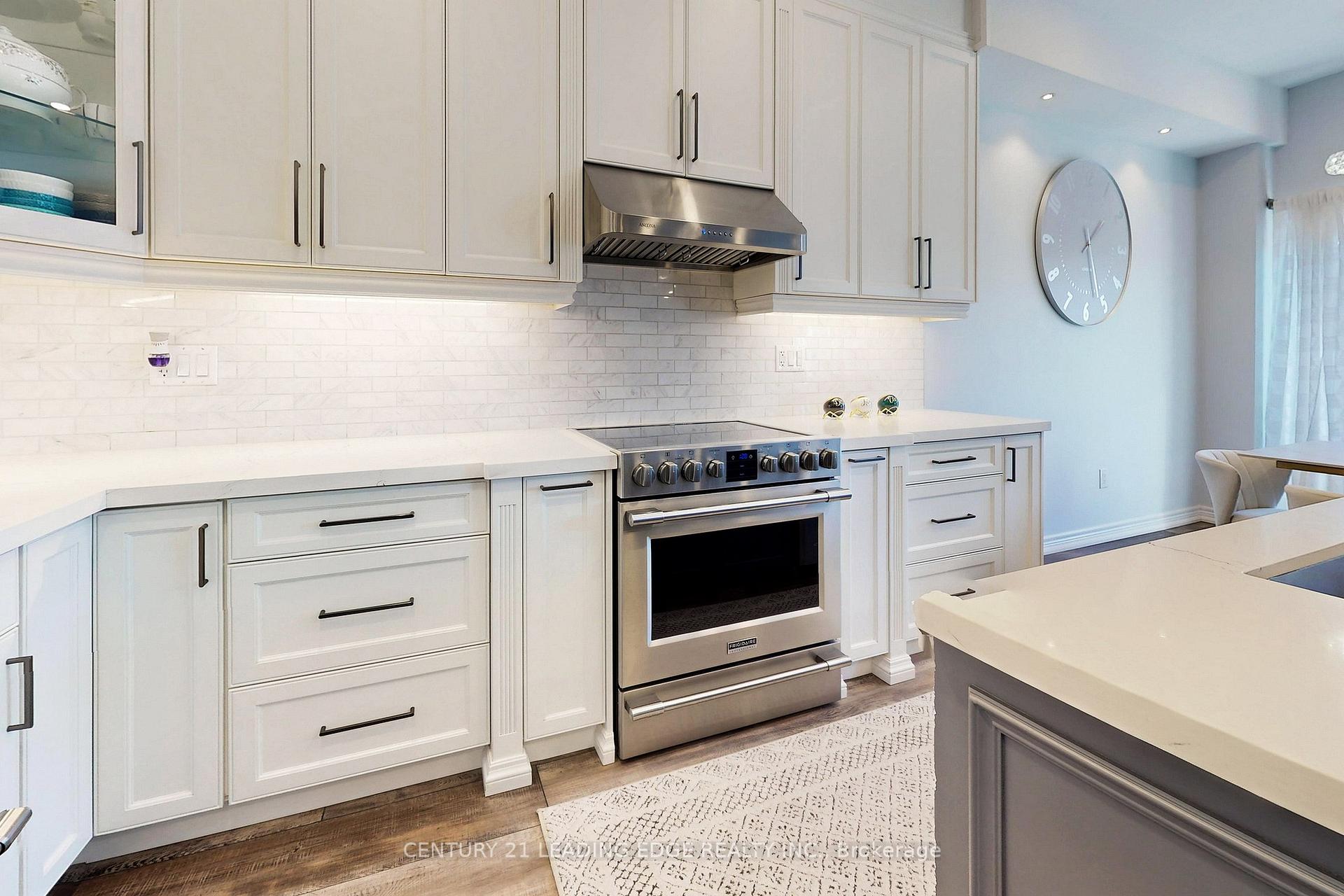 Photo 10 of 22 Arco Circle, Vaughan, Maple — HOMEH