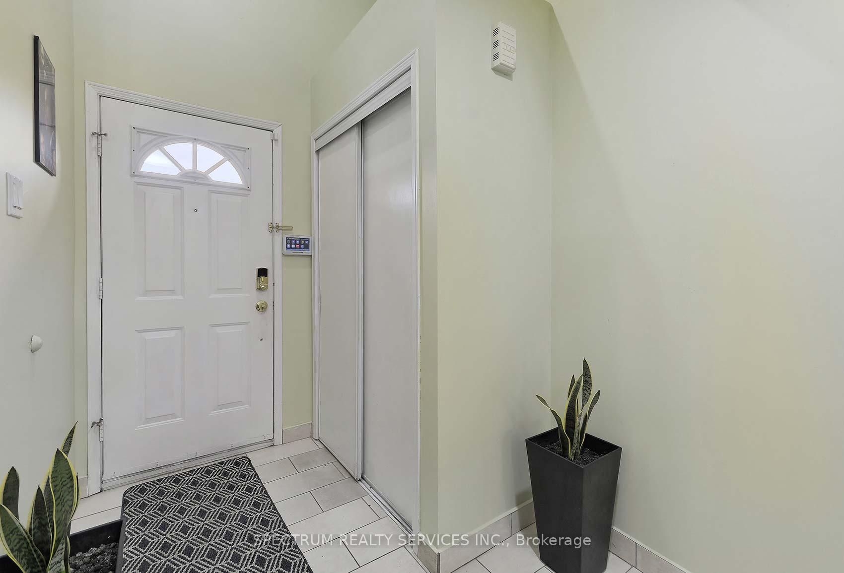 Photo 4 of 109 Kelso Crescent, Vaughan, Maple — HOMEH