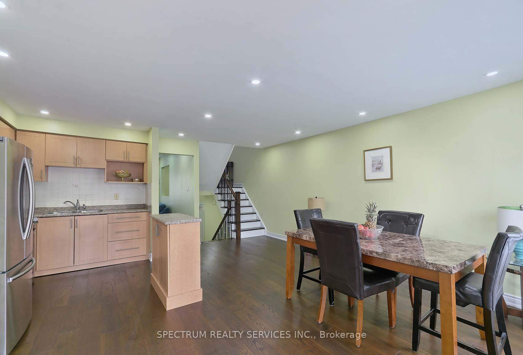 Photo 8 of 109 Kelso Crescent, Vaughan, Maple — HOMEH