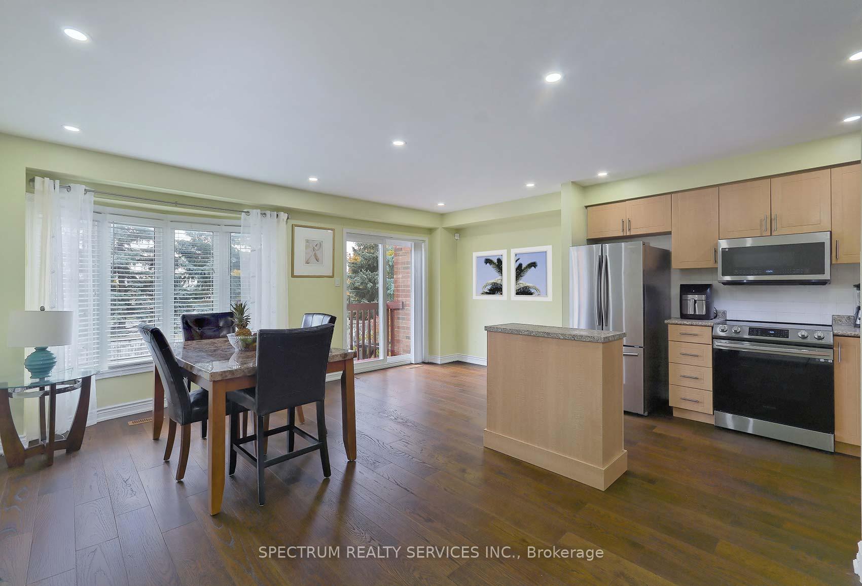 Photo 9 of 109 Kelso Crescent, Vaughan, Maple — HOMEH