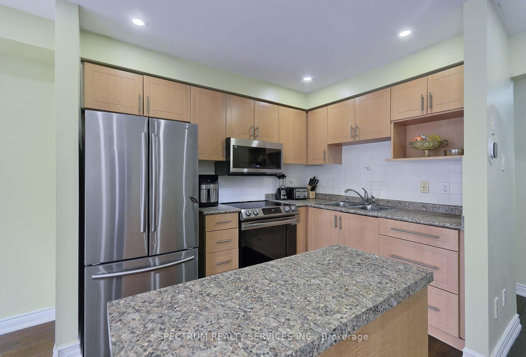 Photo 10 of 109 Kelso Crescent, Vaughan, Maple — HOMEH