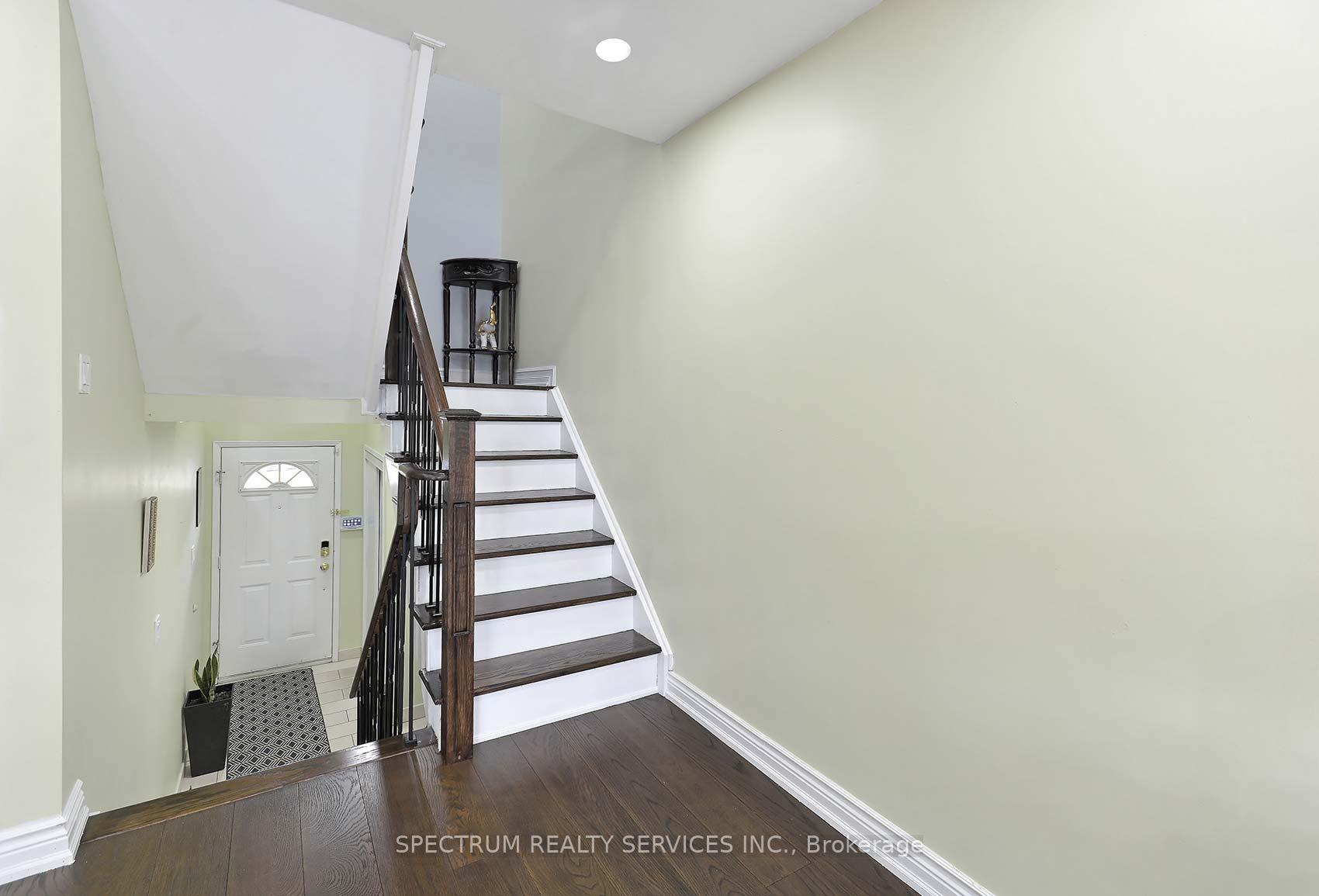 Photo 16 of 109 Kelso Crescent, Vaughan, Maple — HOMEH