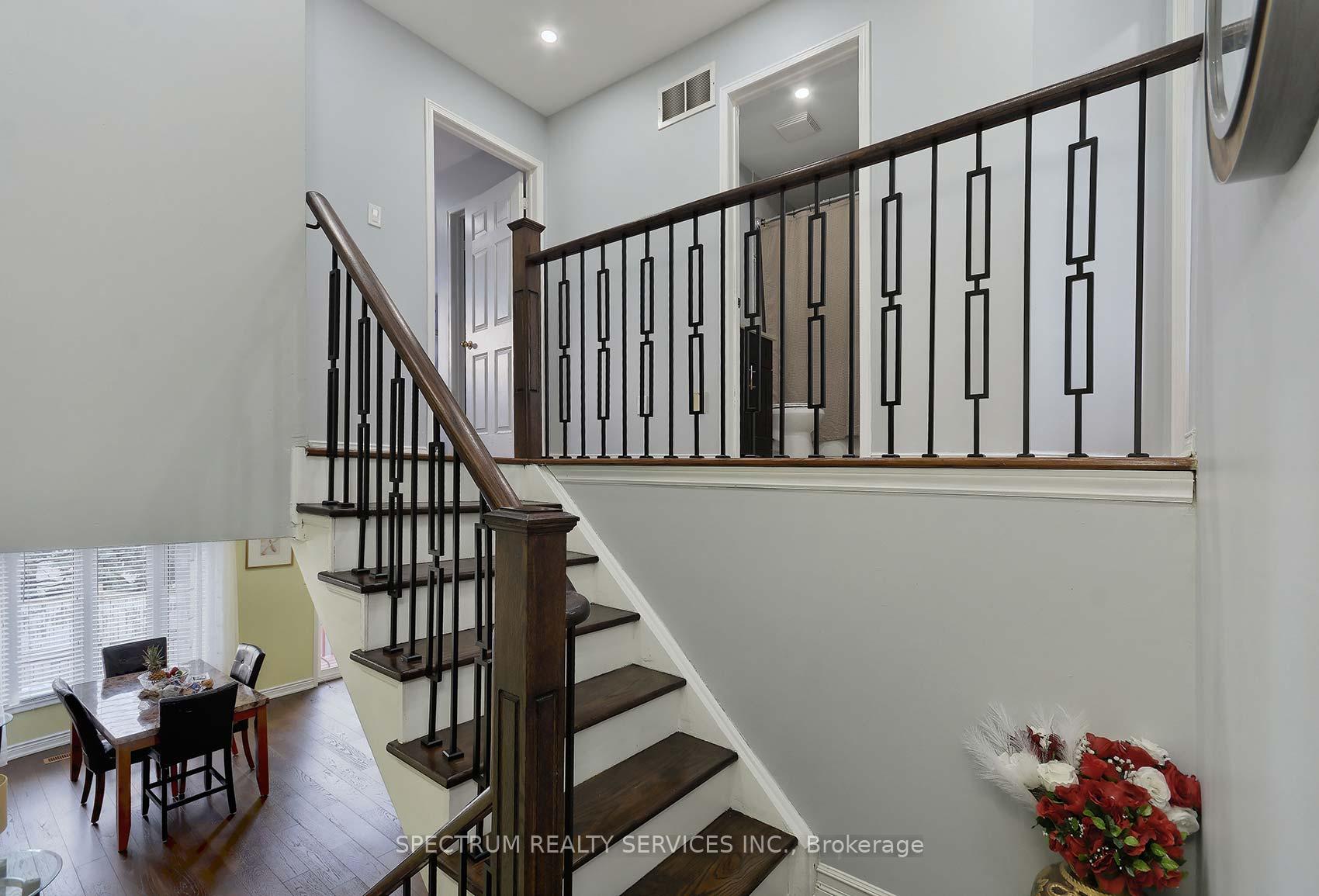 Photo 17 of 109 Kelso Crescent, Vaughan, Maple — HOMEH