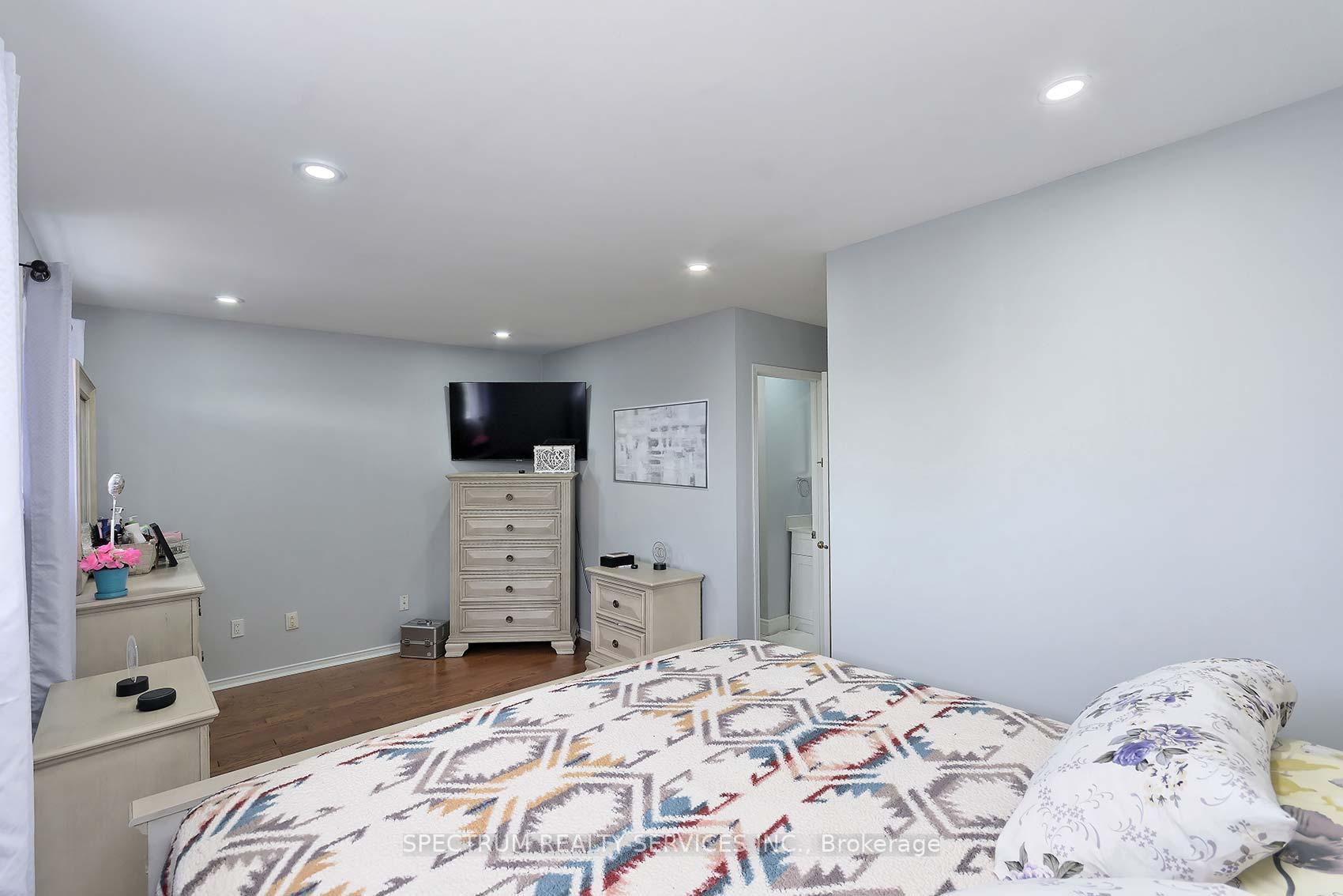 Photo 20 of 109 Kelso Crescent, Vaughan, Maple — HOMEH