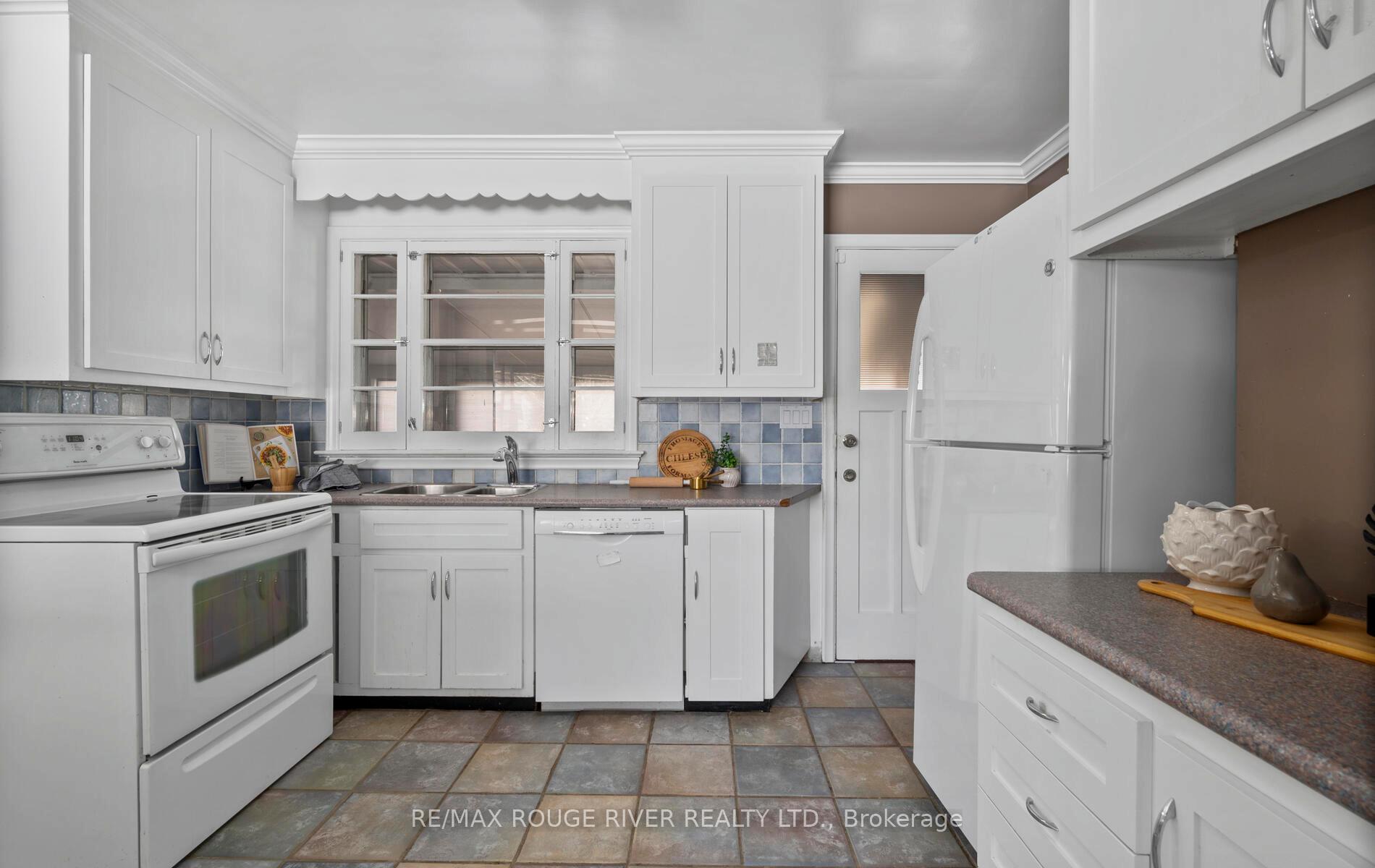 Photo 13 of 50 Kings Crescent, Ajax, South East — HOMEH