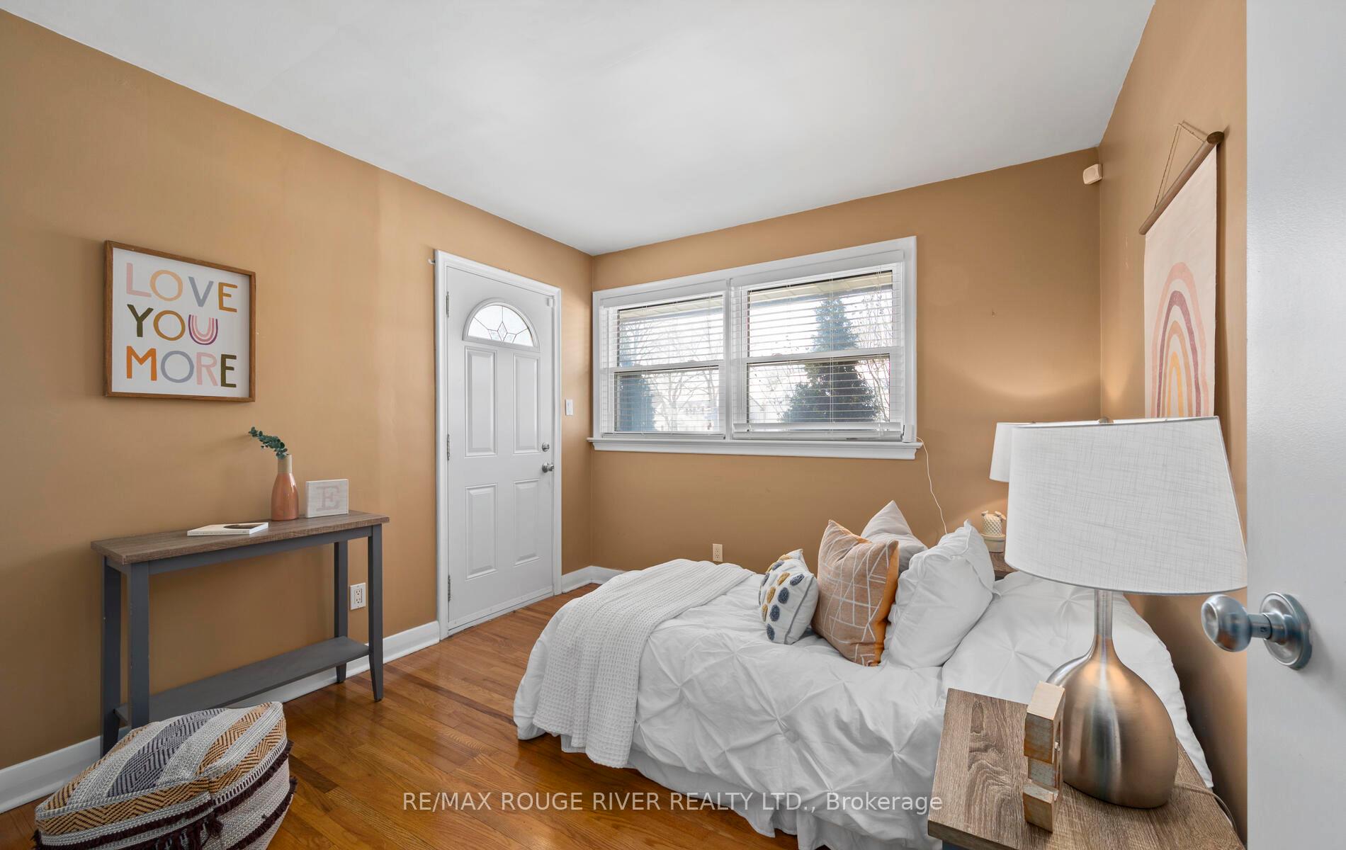 Photo 19 of 50 Kings Crescent, Ajax, South East — HOMEH
