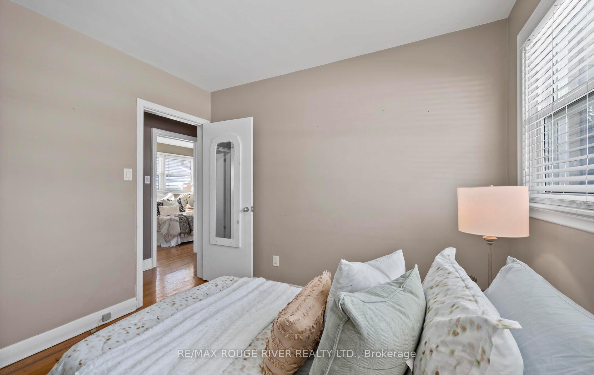 Photo 21 of 50 Kings Crescent, Ajax, South East — HOMEH