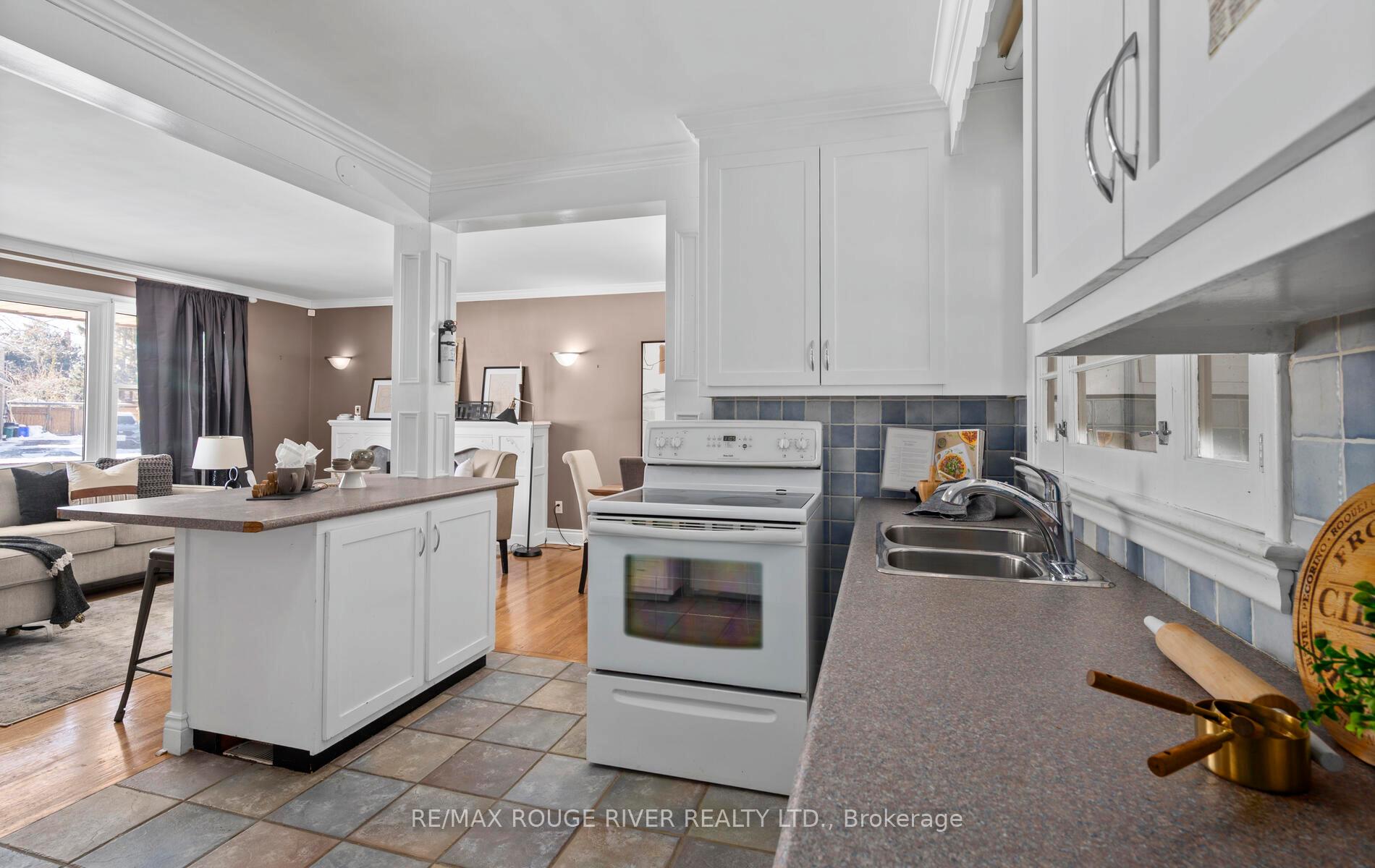 Photo 34 of 50 Kings Crescent, Ajax, South East — HOMEH