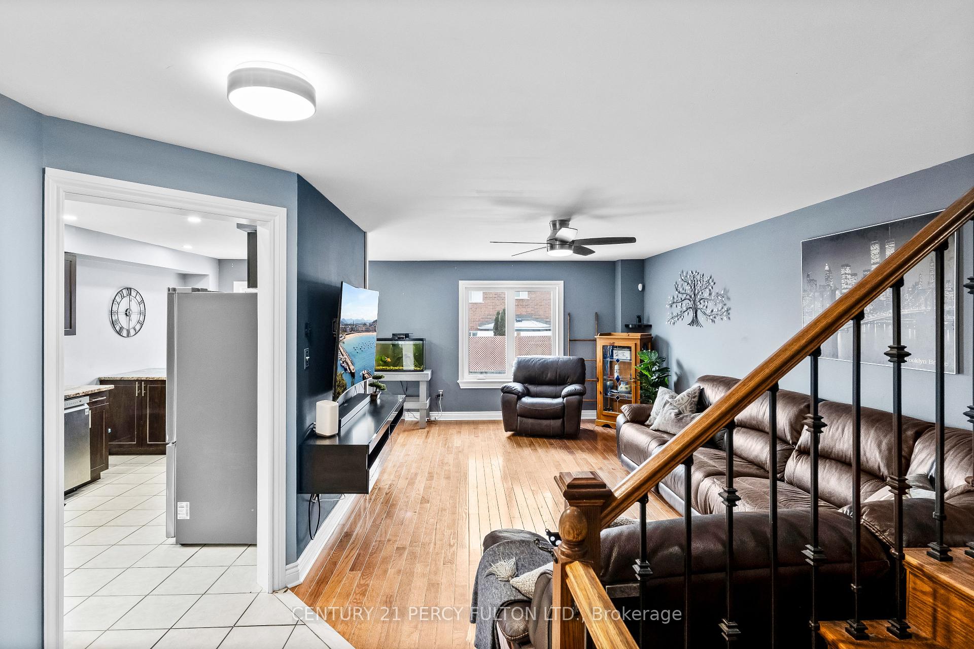 Photo 9 of 35 Millburn Drive, Clarington, Bowmanville — HOMEH