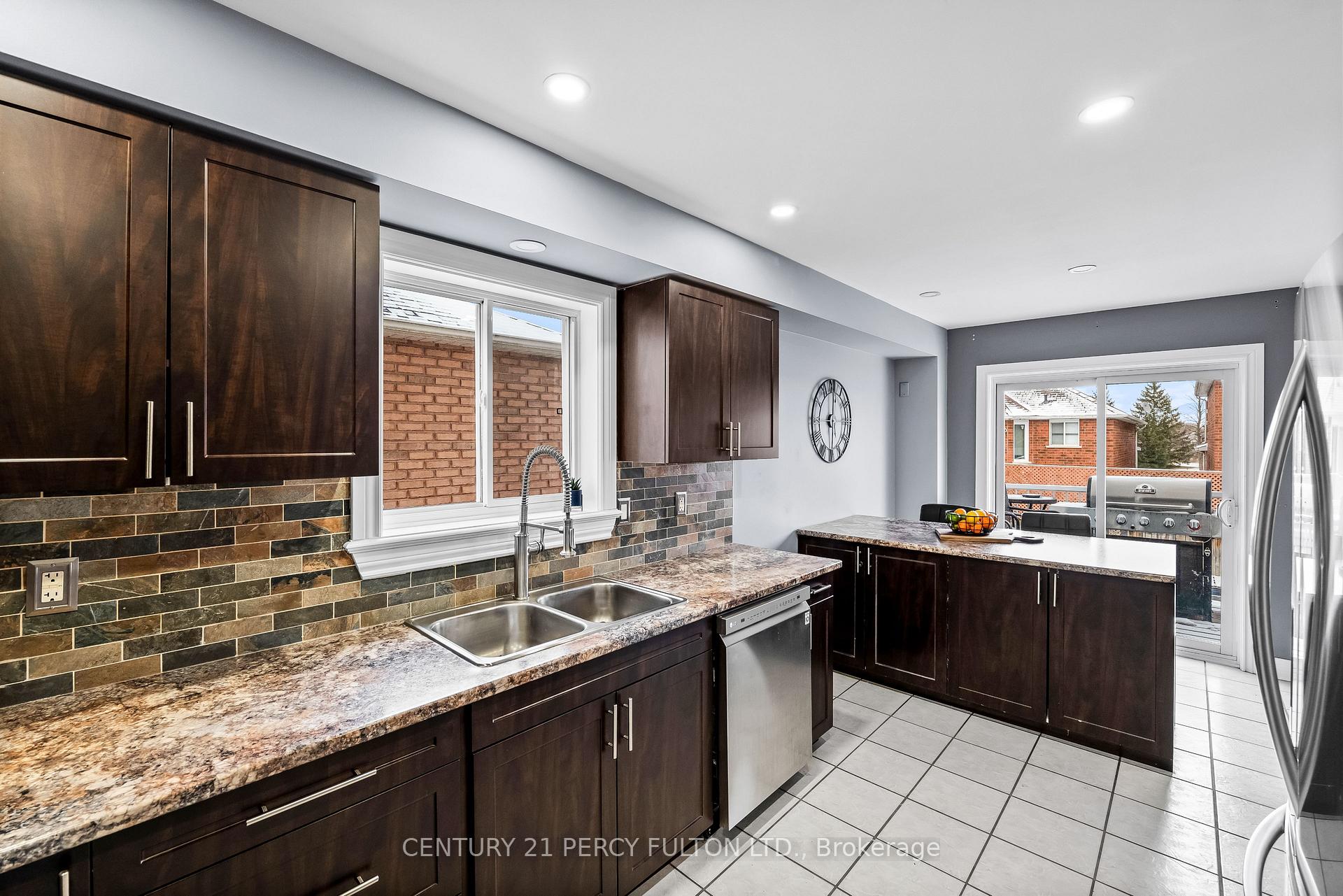 Photo 32 of 35 Millburn Drive, Clarington, Bowmanville — HOMEH
