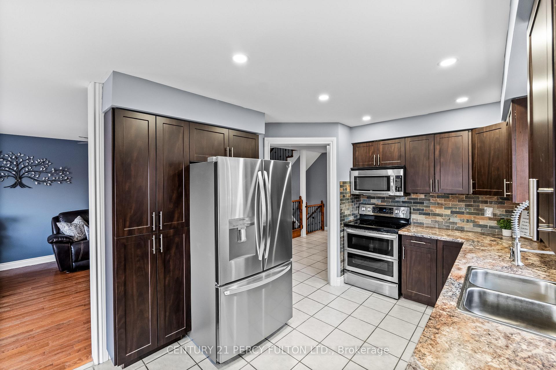 Photo 33 of 35 Millburn Drive, Clarington, Bowmanville — HOMEH