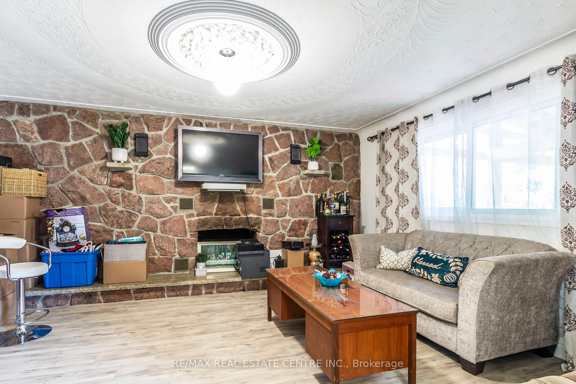 Photo 34 of 404 Queenston Road, Hamilton, Glenview — HOMEH