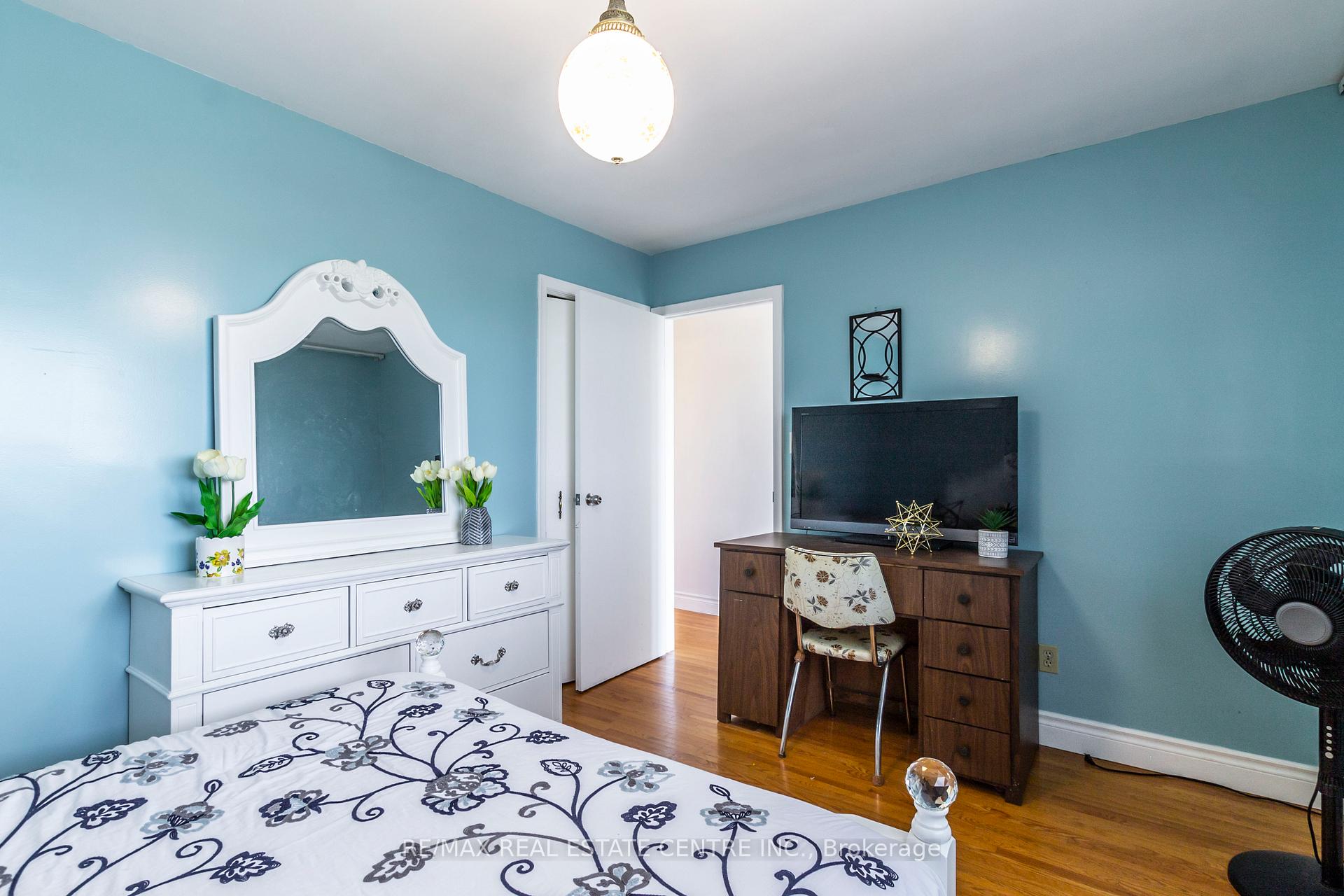 Photo 39 of 404 Queenston Road, Hamilton, Glenview — HOMEH