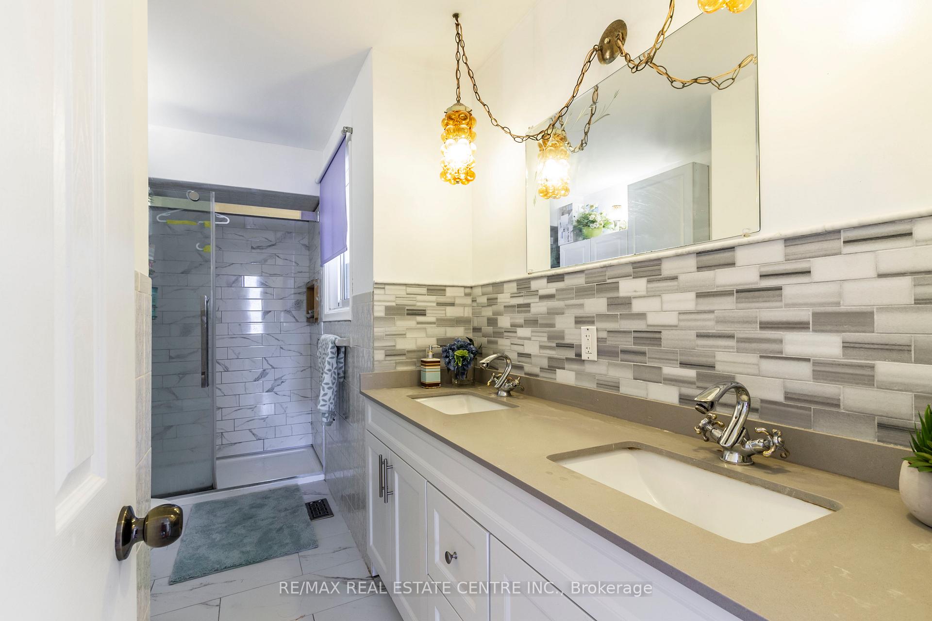 Photo 40 of 404 Queenston Road, Hamilton, Glenview — HOMEH