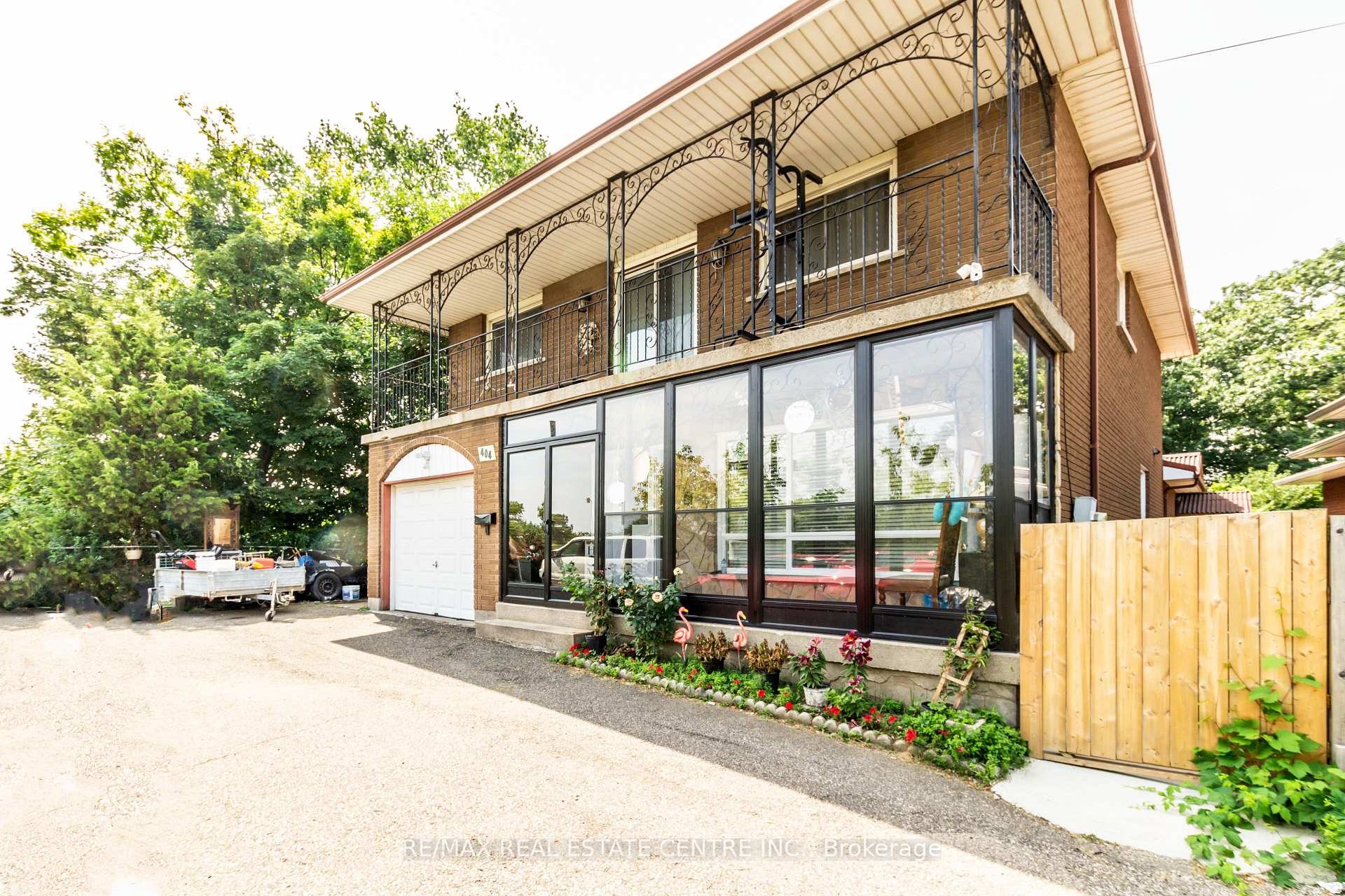 Photo 3 of 404 Queenston Road, Hamilton, Glenview — HOMEH