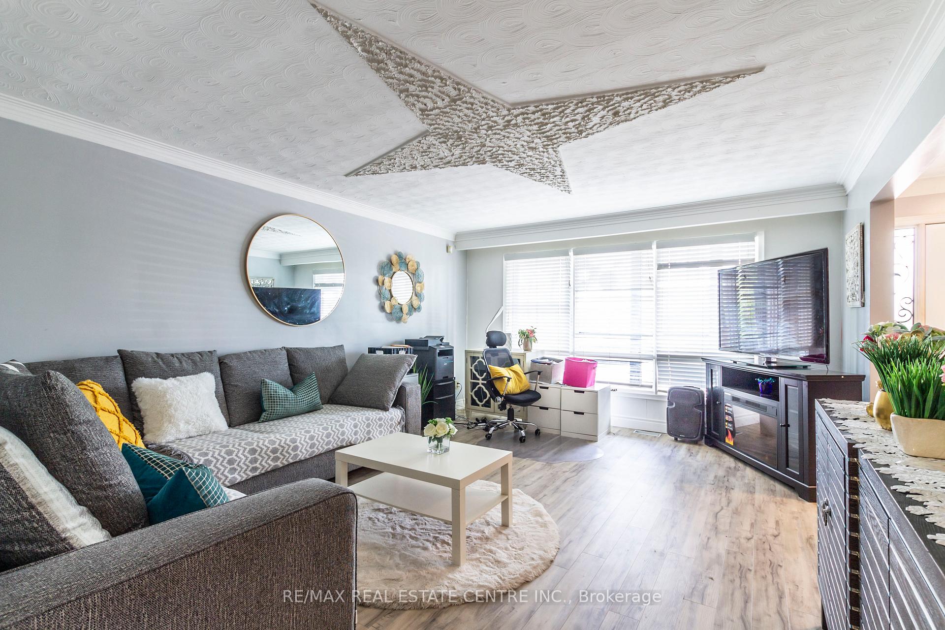 Photo 8 of 404 Queenston Road, Hamilton, Glenview — HOMEH