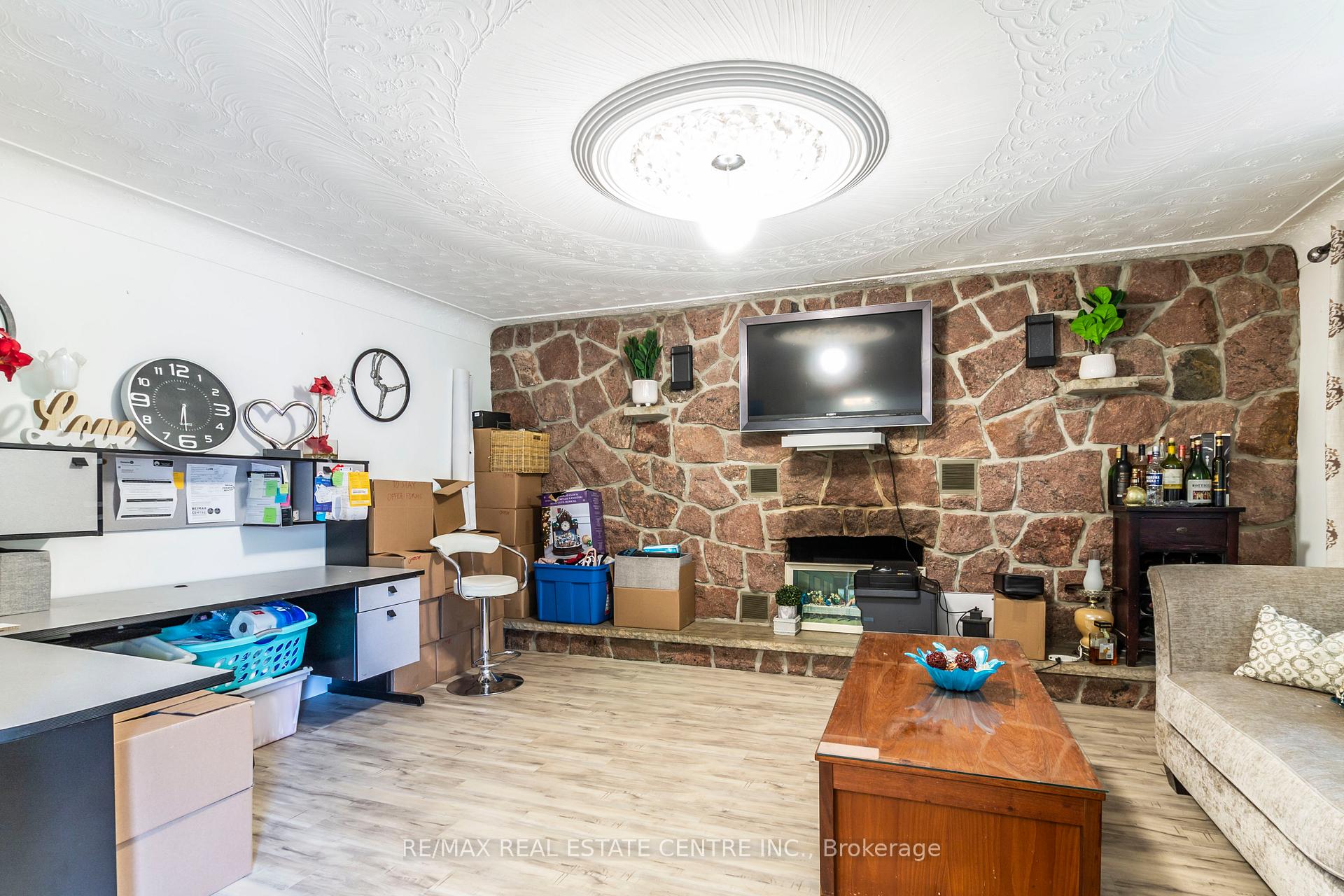 Photo 14 of 404 Queenston Road, Hamilton, Glenview — HOMEH