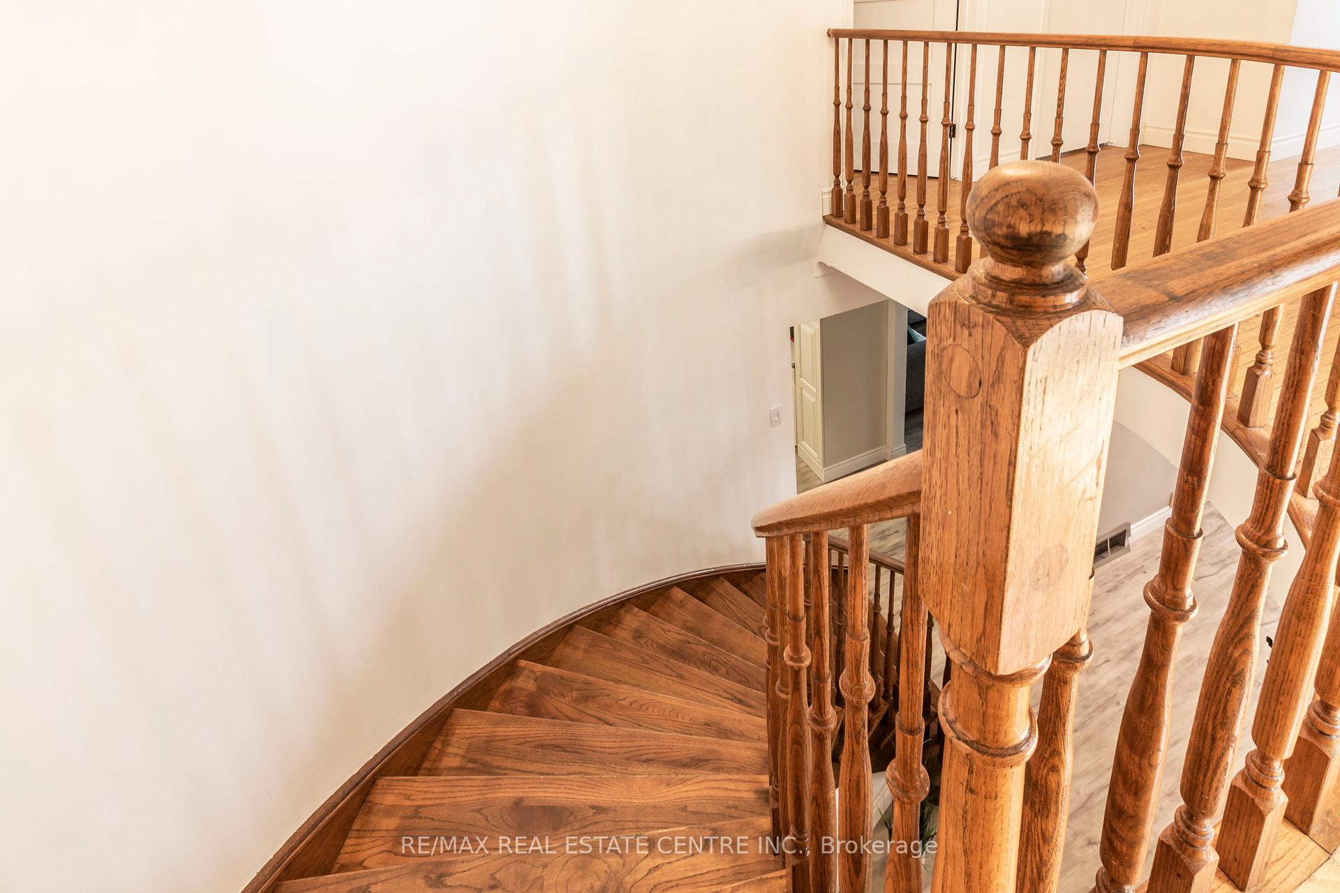 Photo 44 of 404 Queenston Road, Hamilton, Glenview — HOMEH