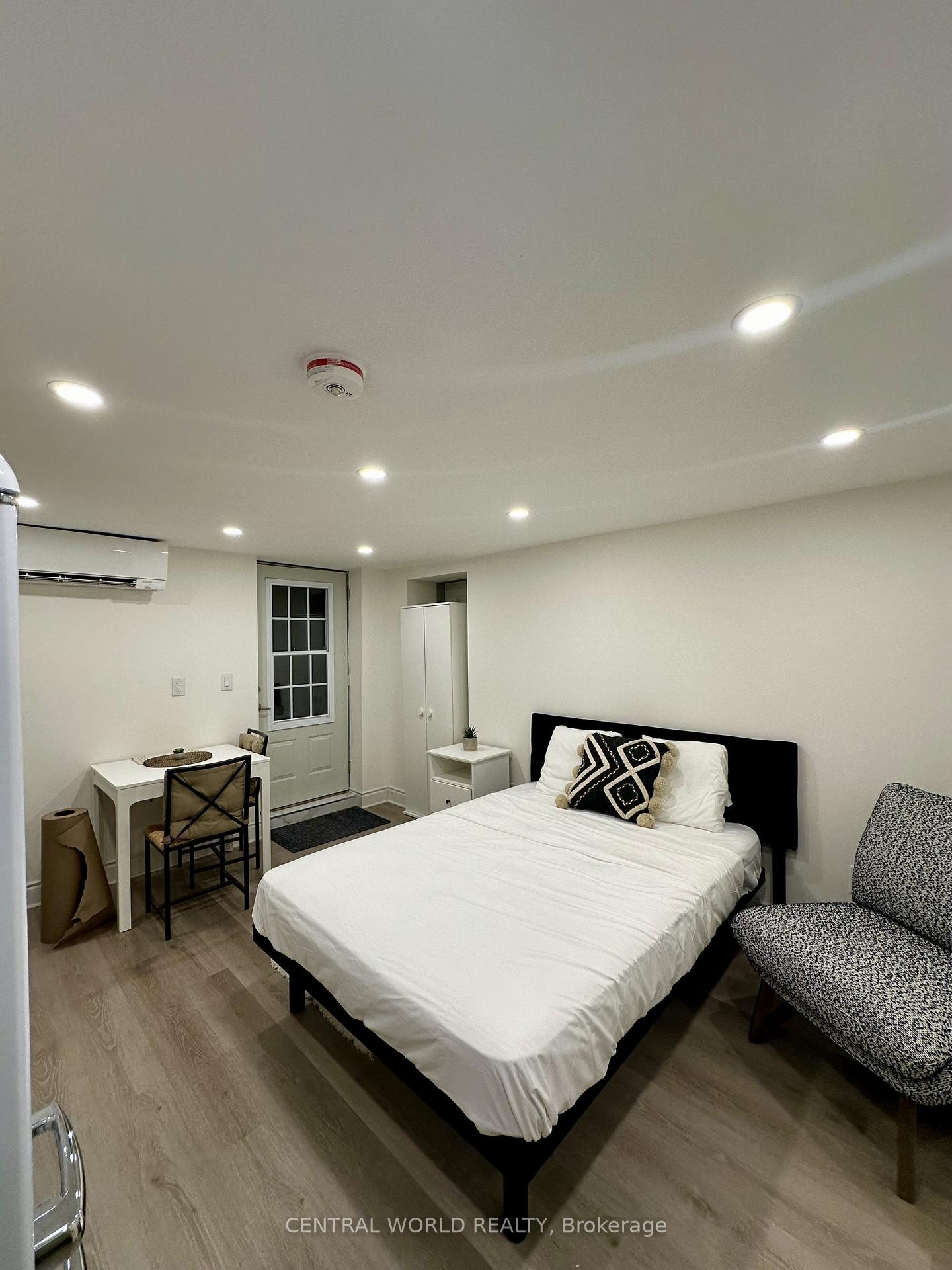 Photo 2 of Unit Bsmt, 110 Parkview Hill Crescent, Toronto, O'Connor-Parkview — HOMEH