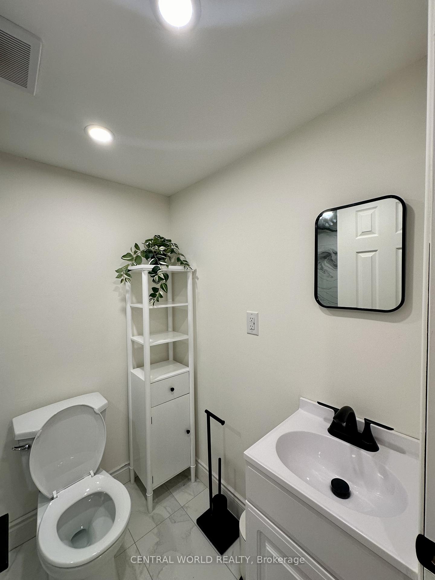Photo 4 of Unit Bsmt, 110 Parkview Hill Crescent, Toronto, O'Connor-Parkview — HOMEH