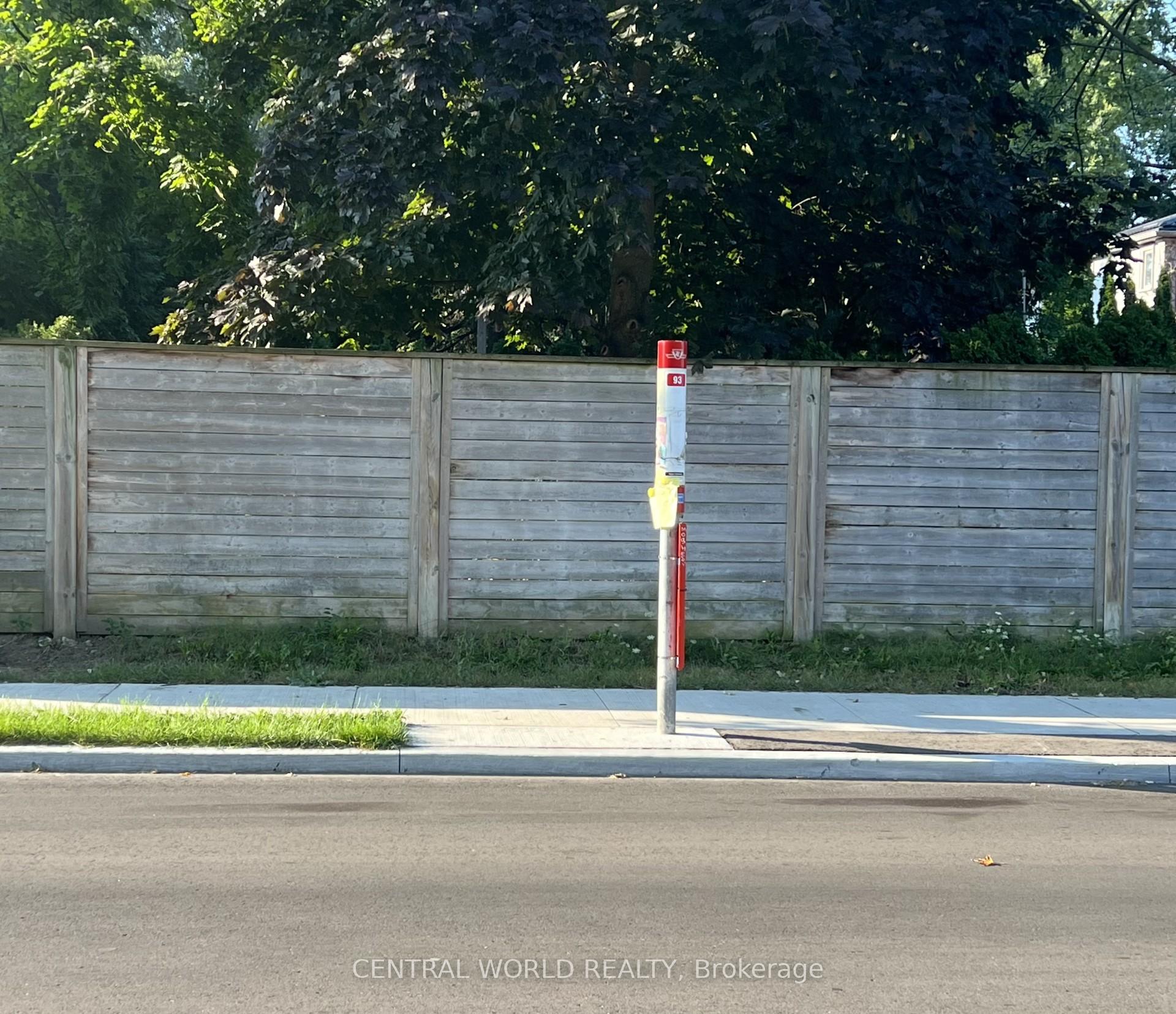Photo 6 of Unit Bsmt, 110 Parkview Hill Crescent, Toronto, O'Connor-Parkview — HOMEH