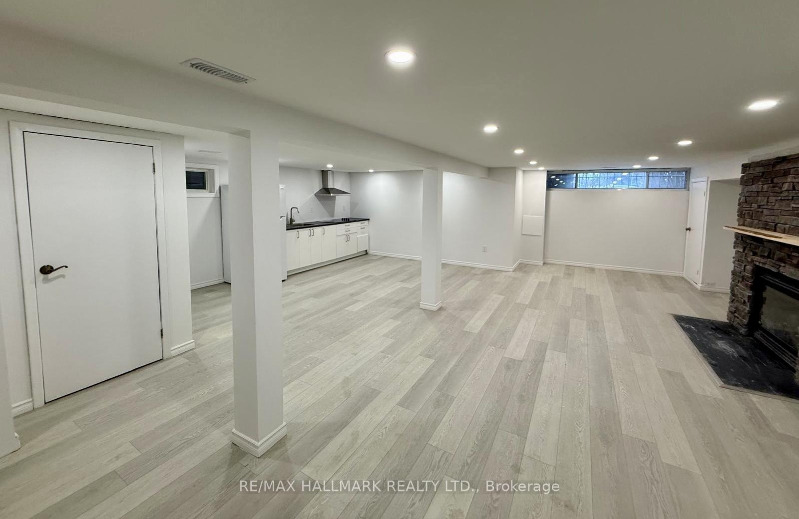 Photo 3 of Unit LOWER L, 18 Seaton Drive, Aurora, Aurora Highlands — HOMEH