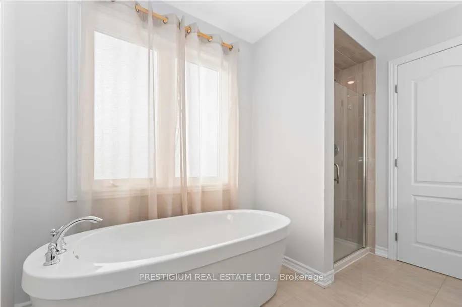 Photo 16 of 129 Sweetvalley Drive, Ottawa, Avalon West — HOMEH