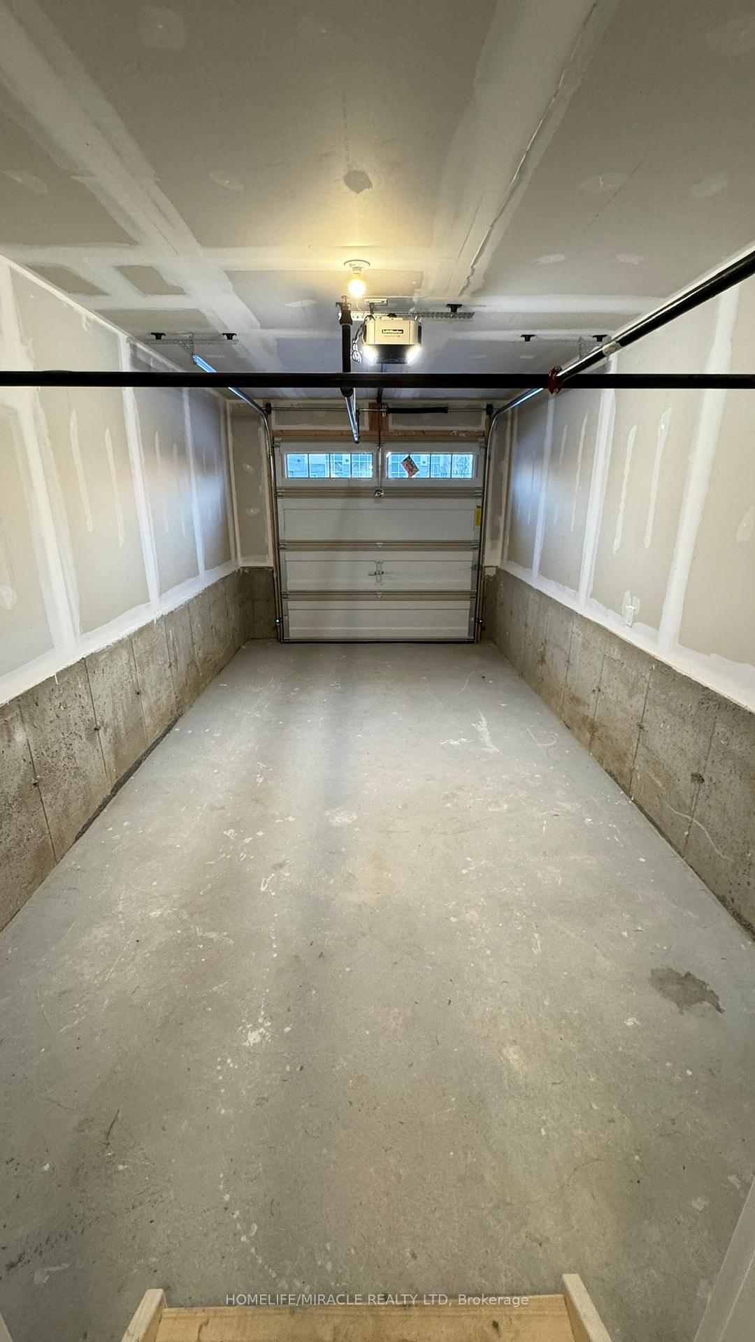 Photo 3 of Unit 44, 25 Fieldridge Crescent, Brampton, Brampton North — HOMEH