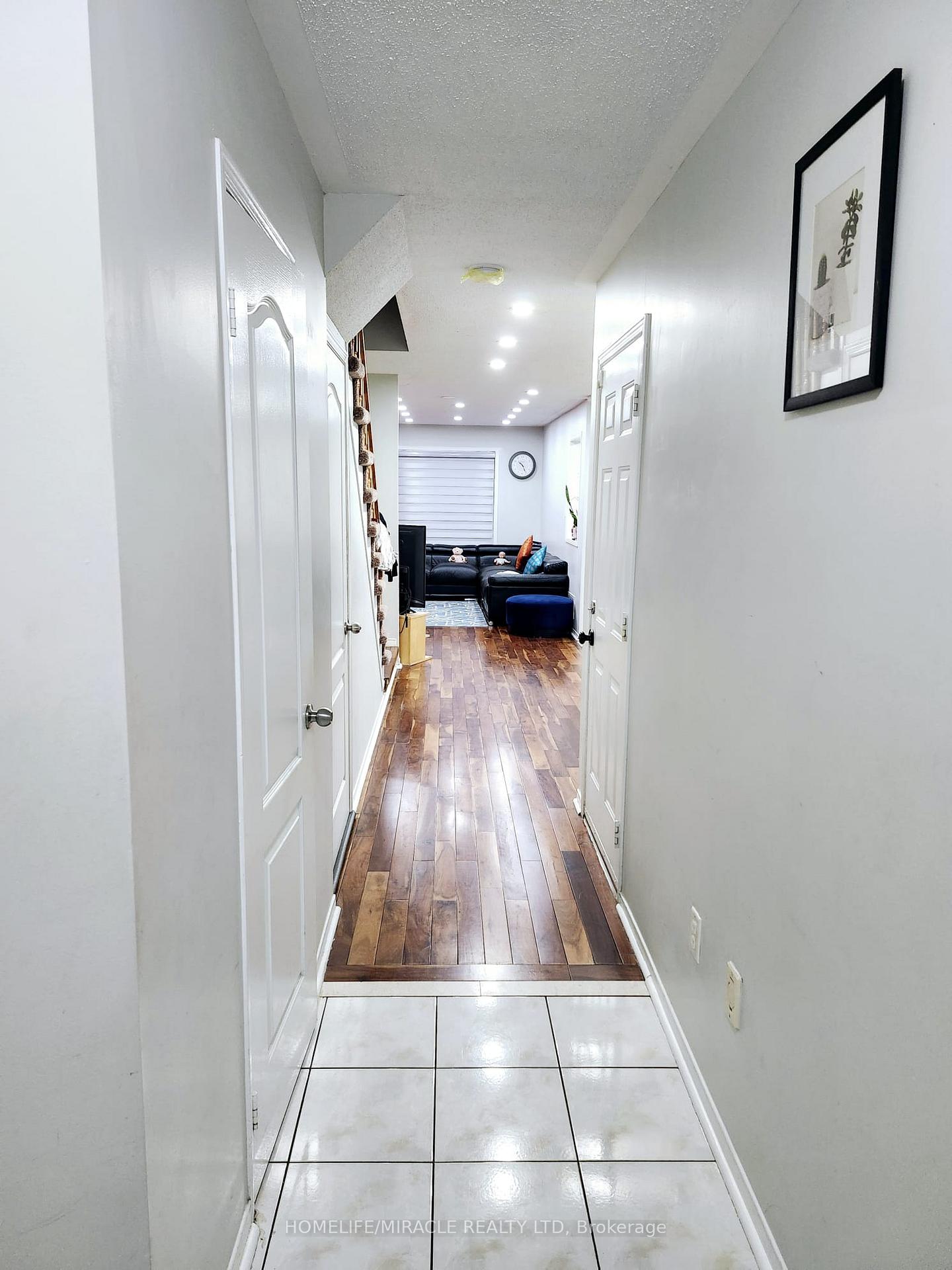 Photo 5 of 45 Ozner Court N, Brampton, Fletcher's Meadow — HOMEH