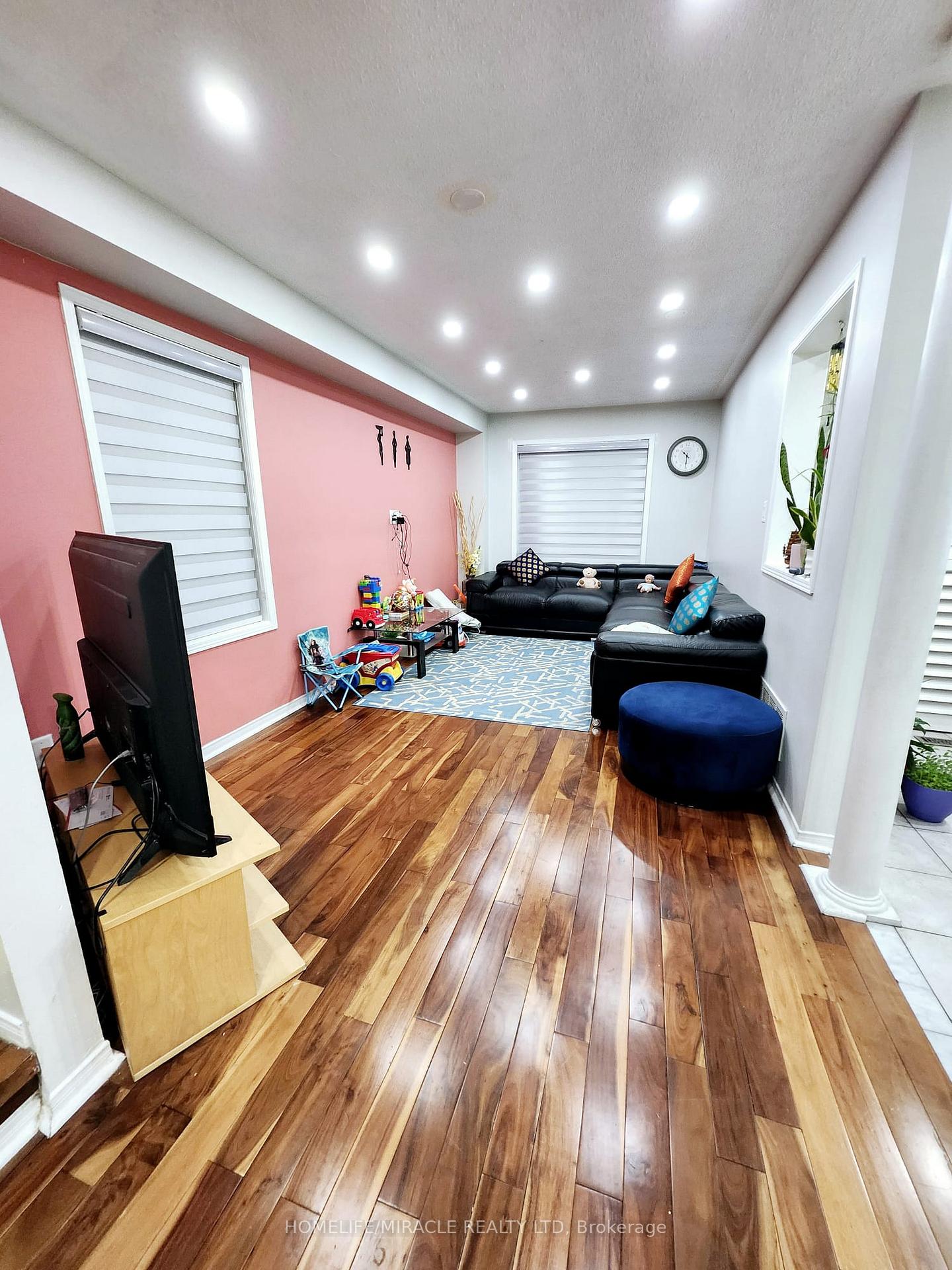 Photo 6 of 45 Ozner Court N, Brampton, Fletcher's Meadow — HOMEH