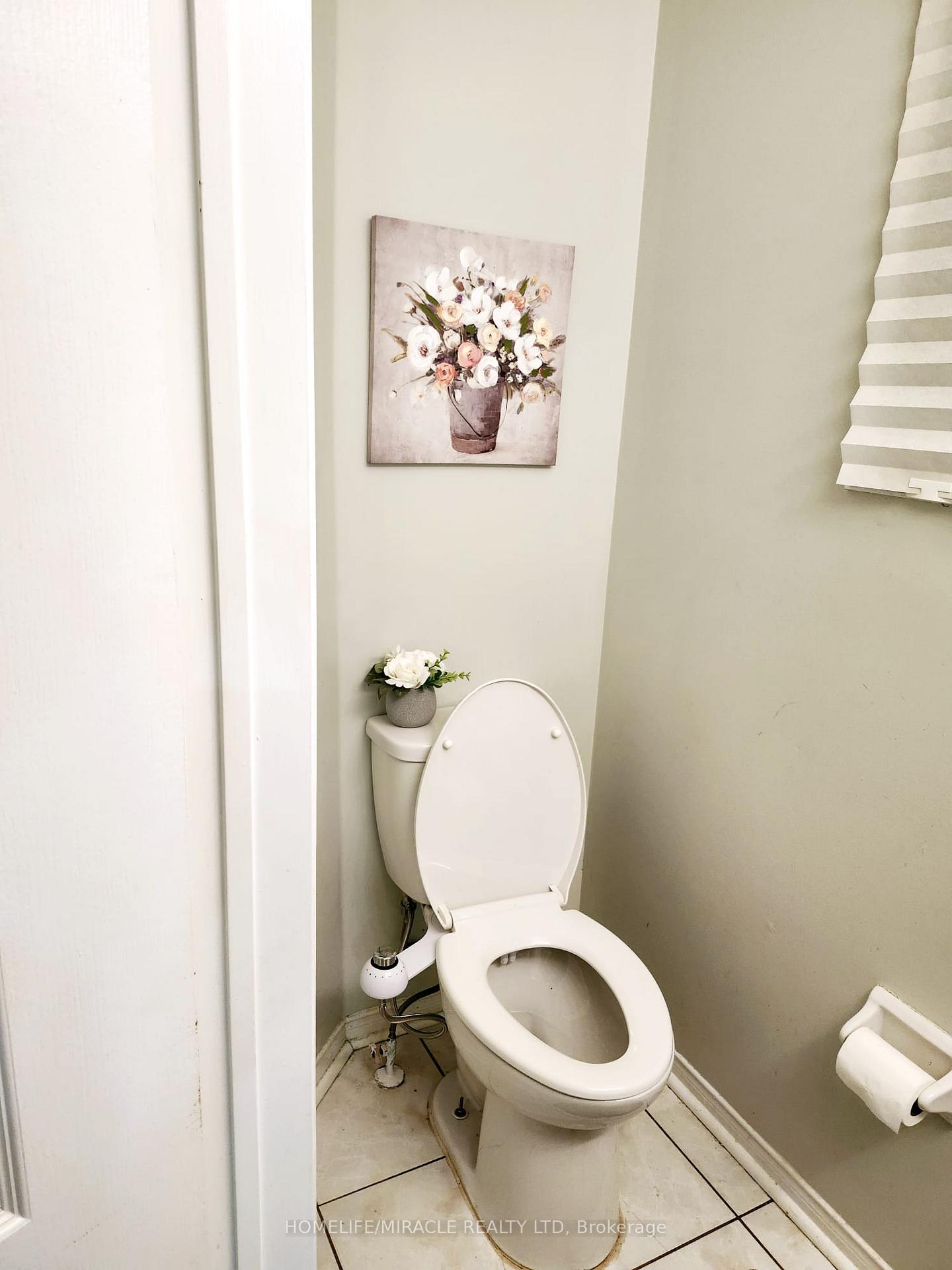 Photo 9 of 45 Ozner Court N, Brampton, Fletcher's Meadow — HOMEH