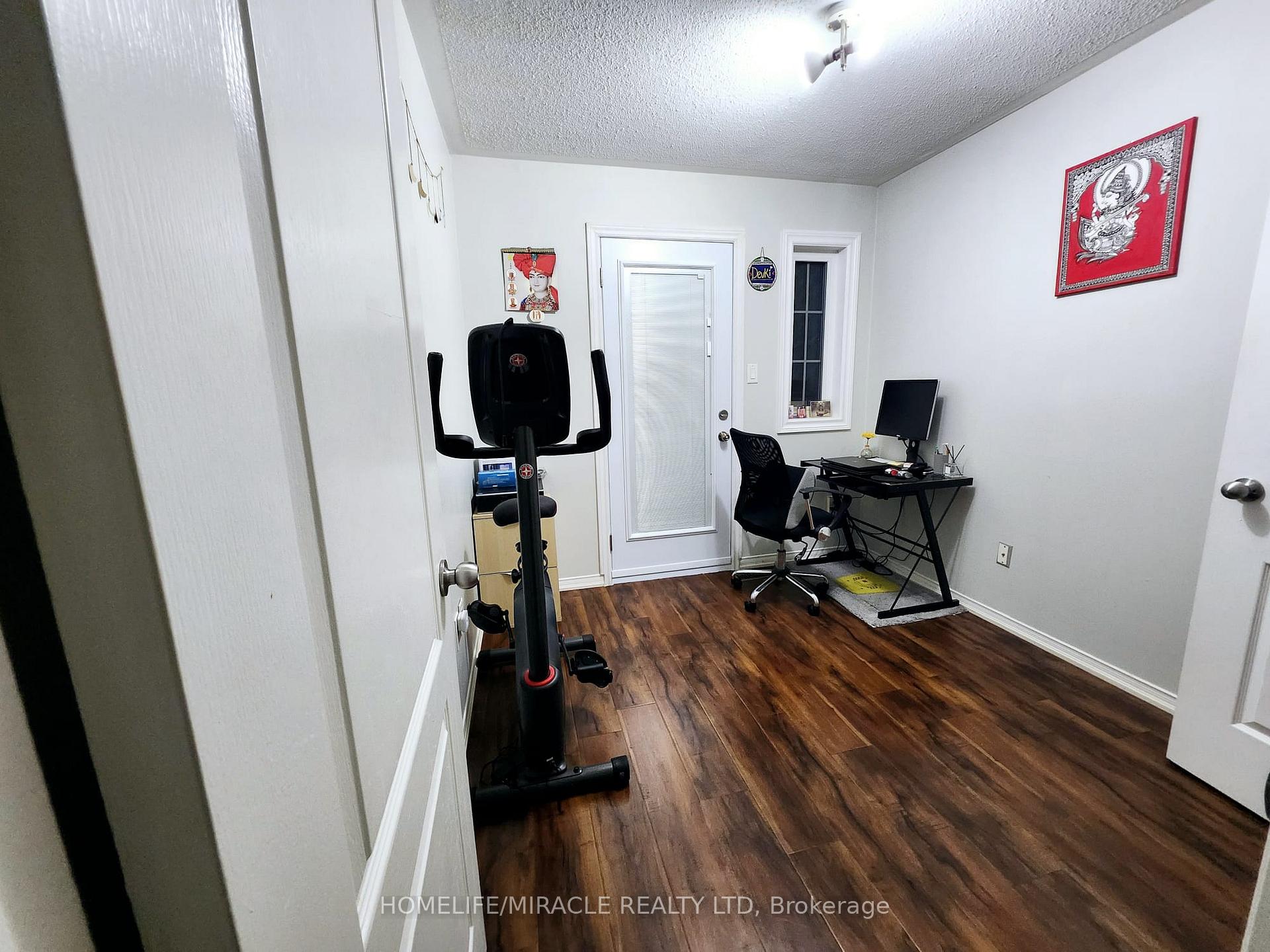 Photo 12 of 45 Ozner Court N, Brampton, Fletcher's Meadow — HOMEH