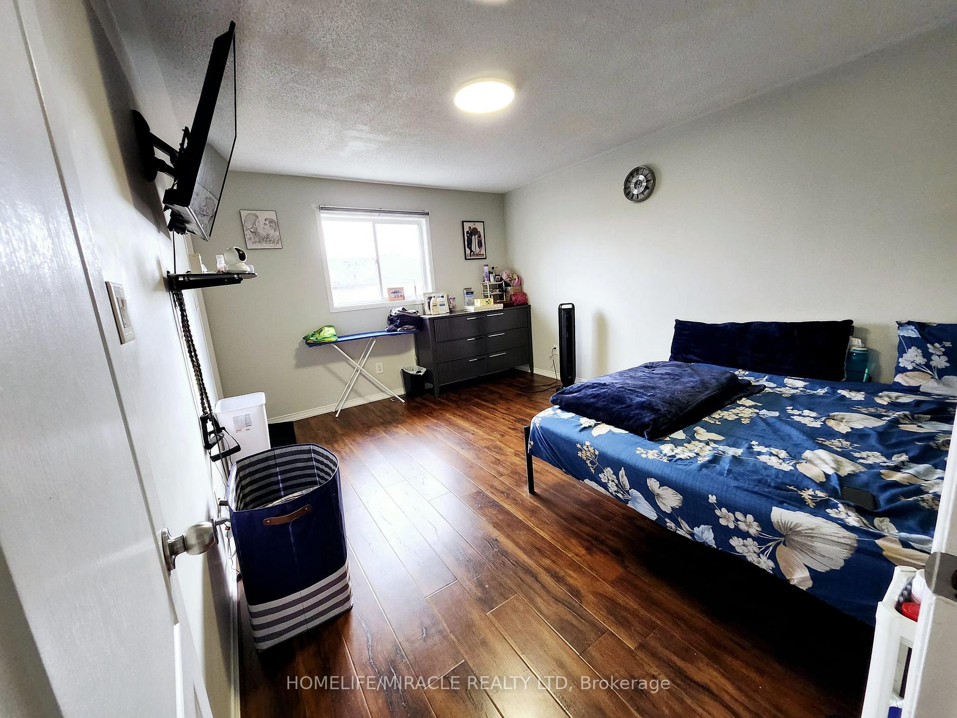 Photo 16 of 45 Ozner Court N, Brampton, Fletcher's Meadow — HOMEH