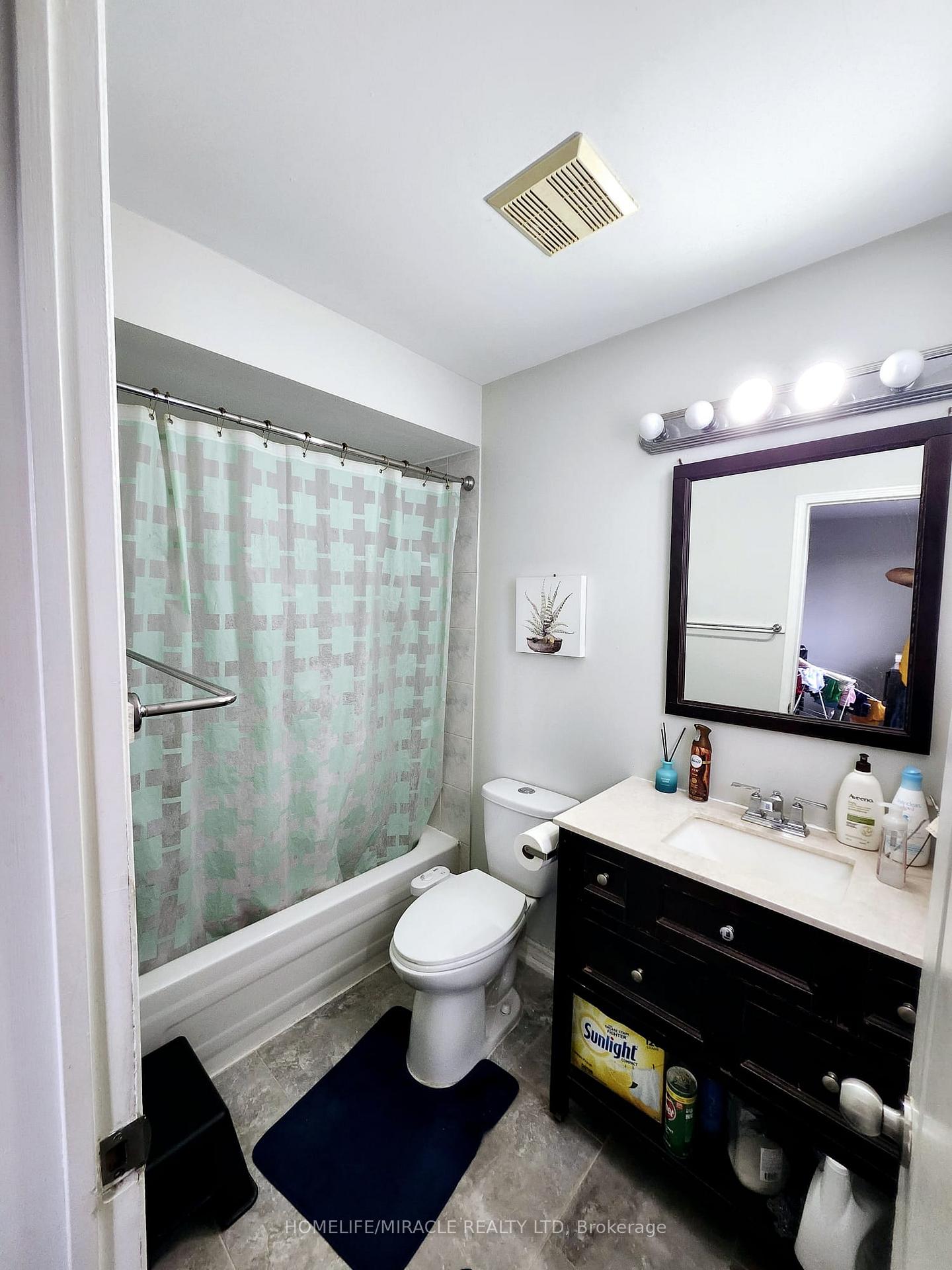 Photo 19 of 45 Ozner Court N, Brampton, Fletcher's Meadow — HOMEH