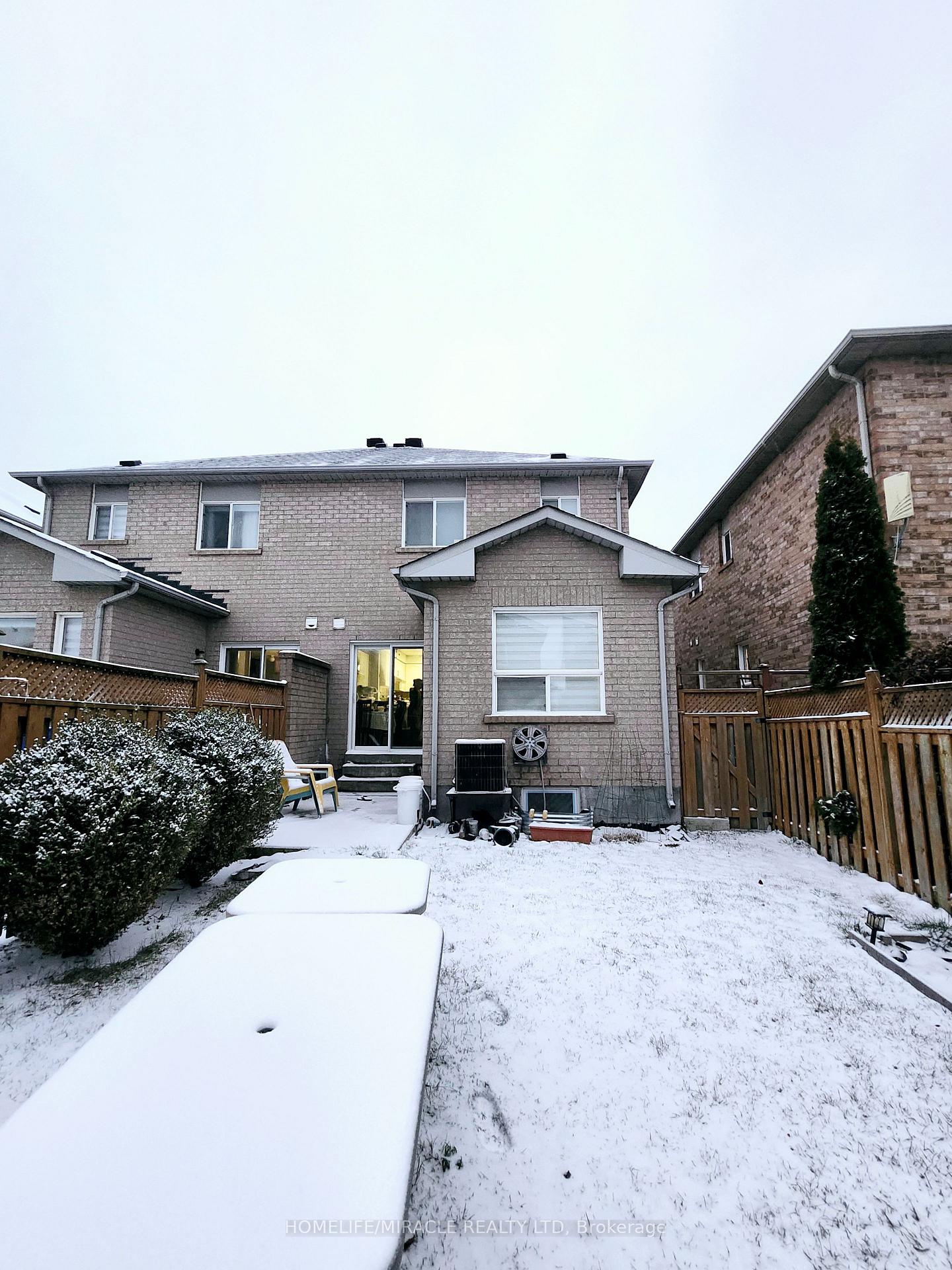 Photo 20 of 45 Ozner Court N, Brampton, Fletcher's Meadow — HOMEH