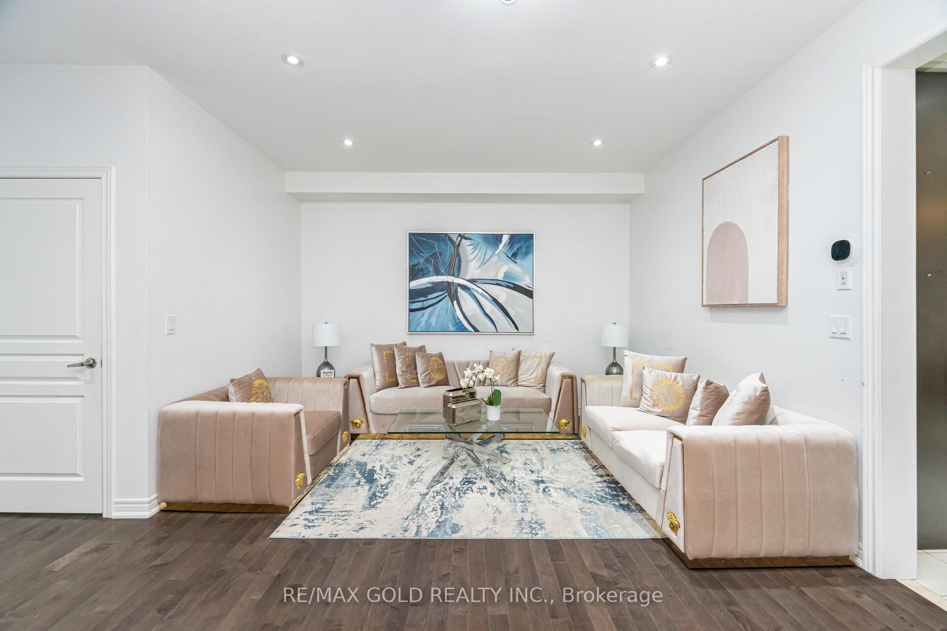 Photo 4 of 79 Lesabre Crescent, Brampton, Bram East — HOMEH