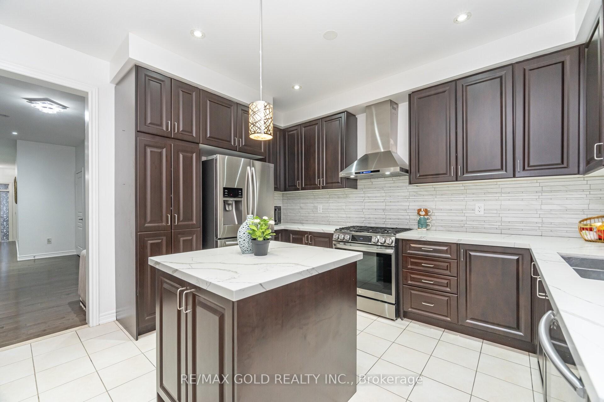 Photo 9 of 79 Lesabre Crescent, Brampton, Bram East — HOMEH