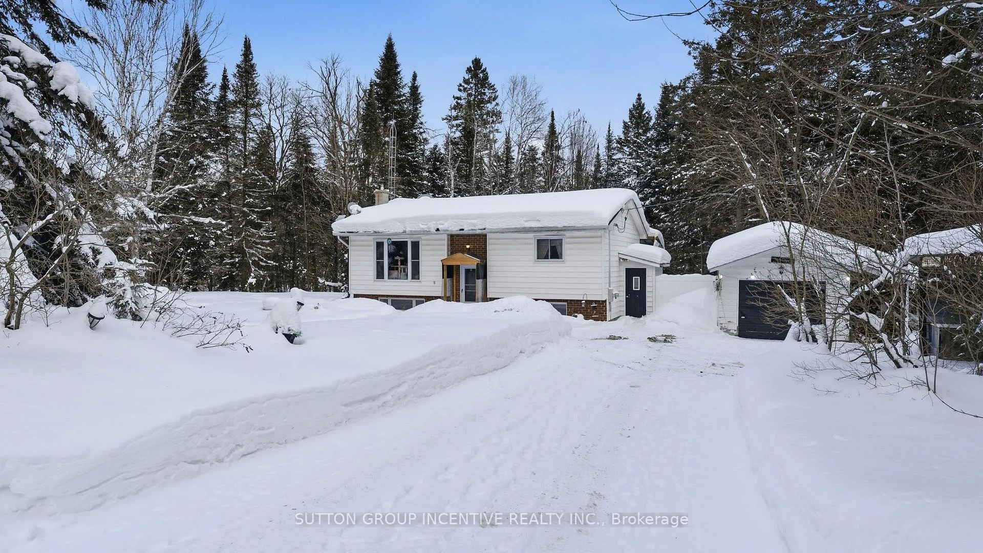 Photo 3 of 1204 Bacon Road, Minden Hills, Snowdon — HOMEH