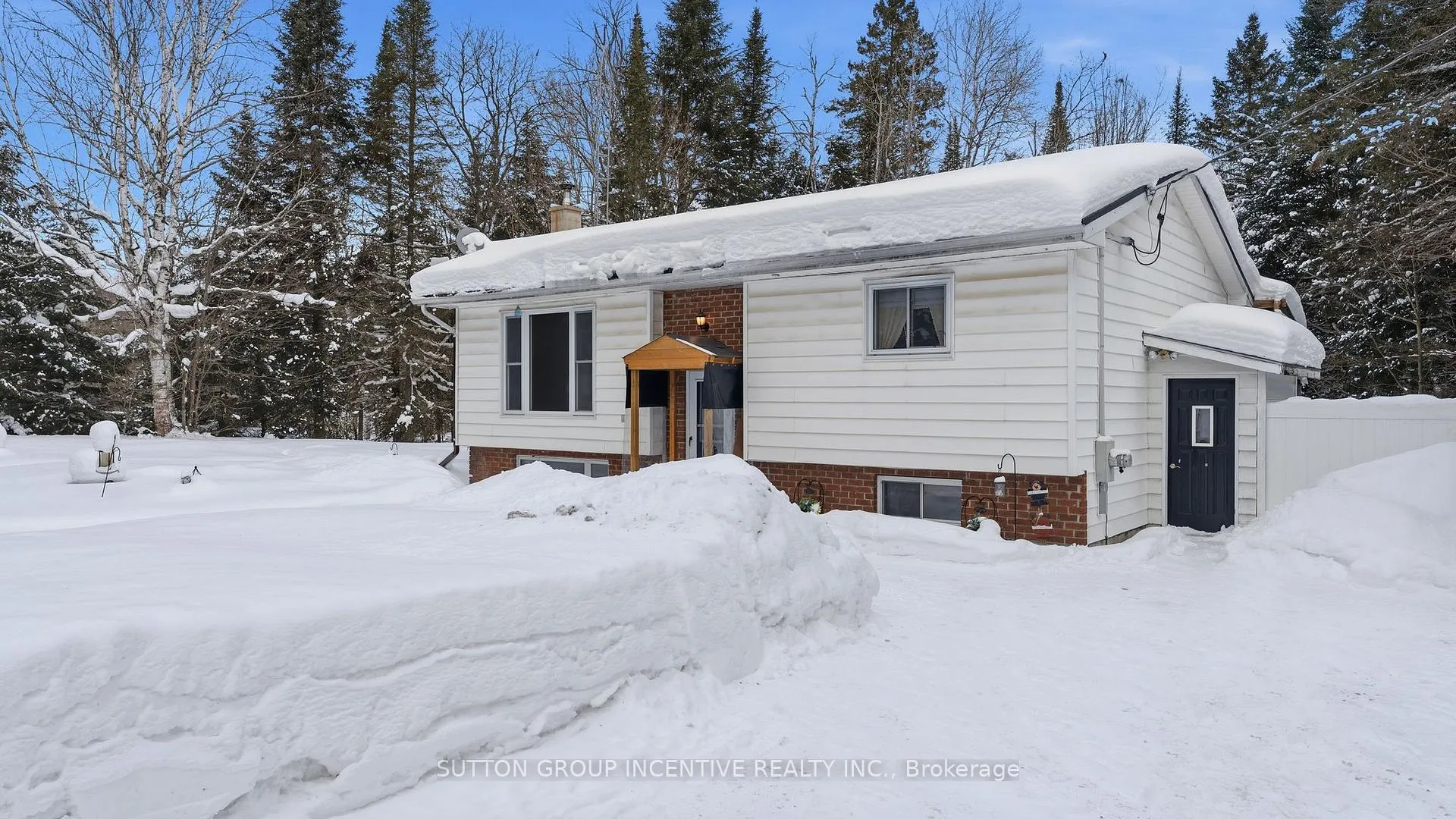 Photo 4 of 1204 Bacon Road, Minden Hills, Snowdon — HOMEH